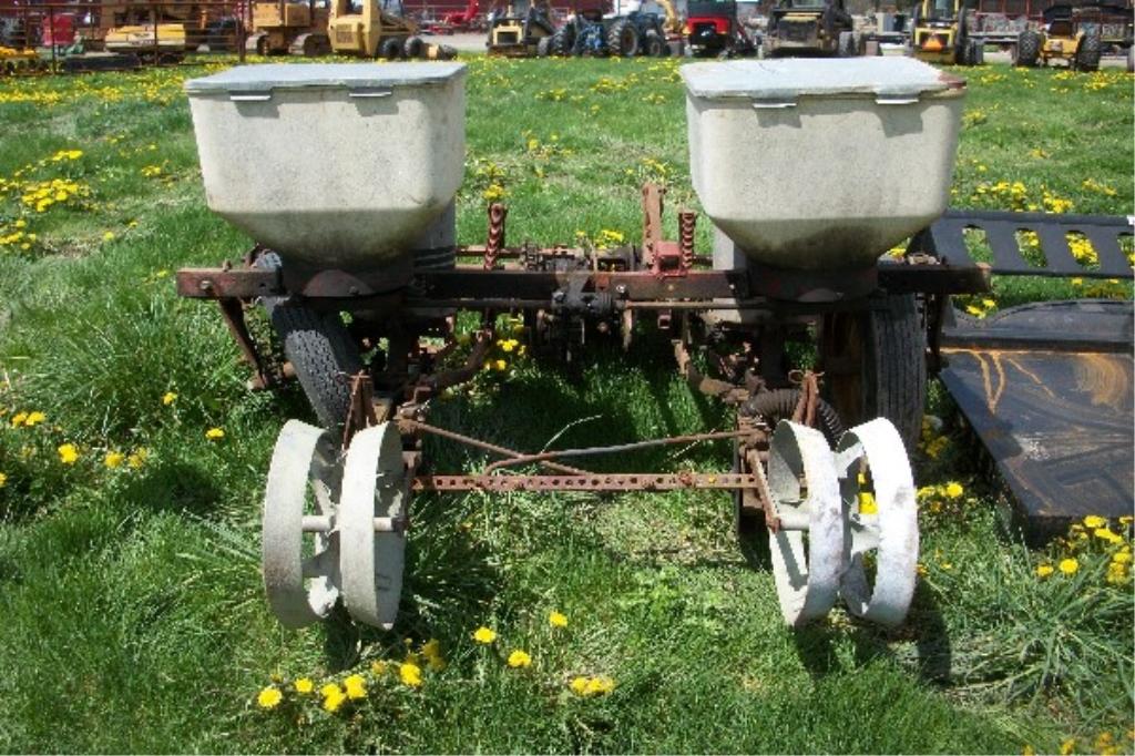 IH 2-row Corn Planter