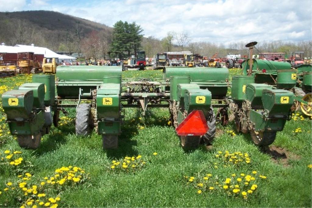 JD 1240 4-row Corn Planter