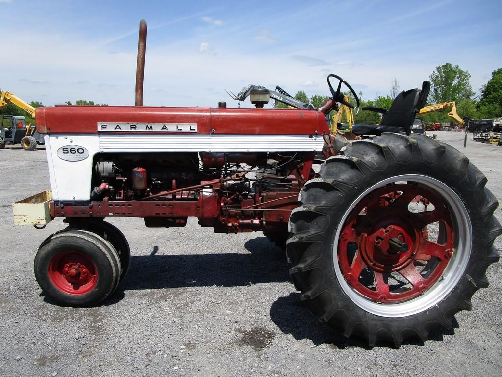 FARMALL 560 DIESEL TRACTOR