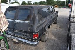 1990 GMC 1500 SUBURBAN 4X4 (VIN # 1GKEV16K3LF535707) (SHOWING APPX 126,671 MILES, UP TO THE BUYER TO