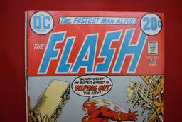 FLASH #221 | DEATH-TREAT ON TITAN! | NICK CARDY - 1973 | *SOLID - A FEW ISSUES - SEE PICS*