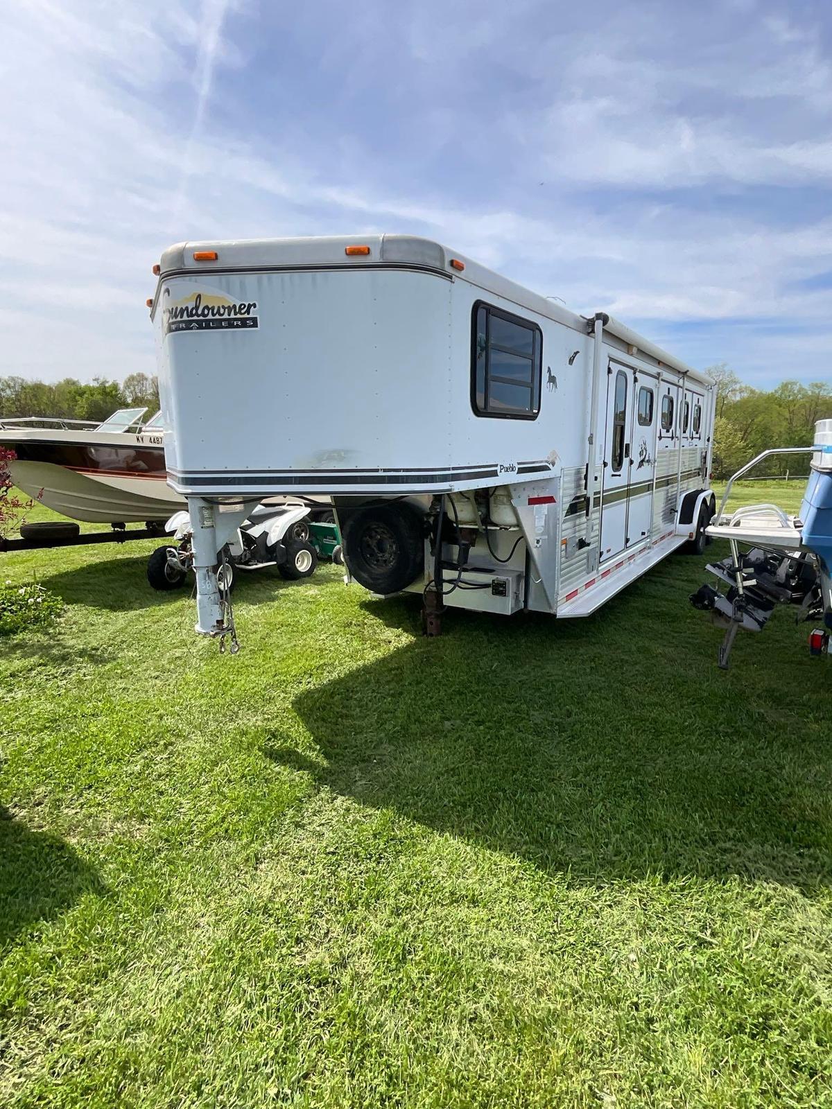 1998 sundowner horse trailer