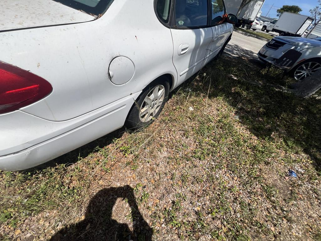 2005 Ford Taurus SE