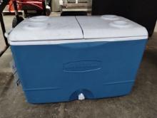 RUBBERMAID COOLER WITH CUP HOLDERS