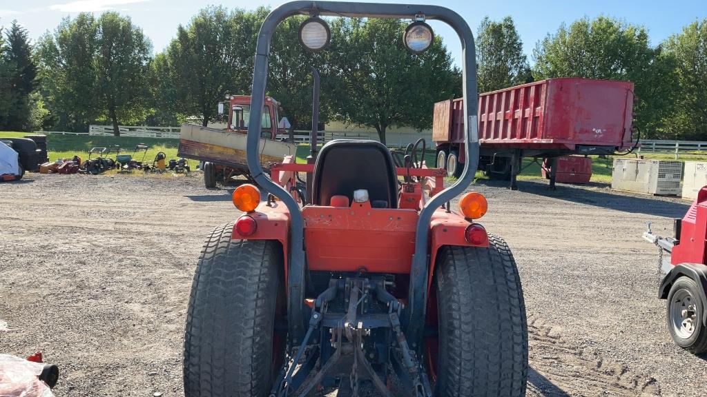 Kubota B2150 Tractor W/bucket