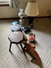 Home DÃ©cor lot w/ lamp, misc