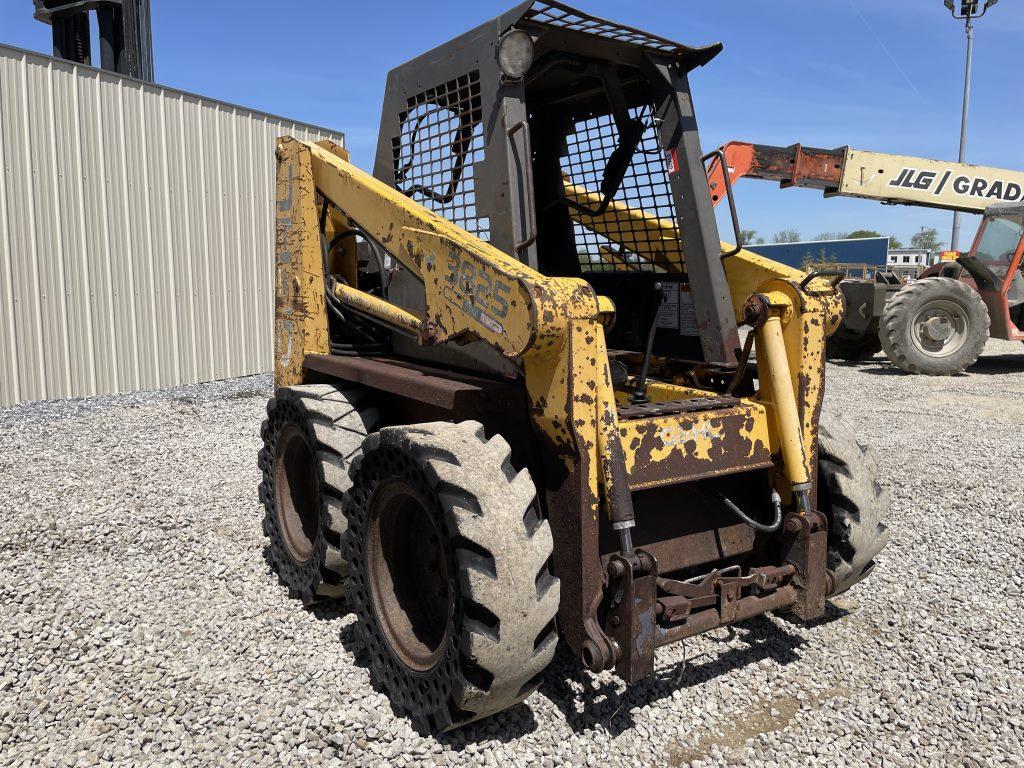 Gehl 3825 Wheel Skid Loader