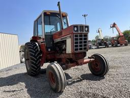 International 986 Tractor