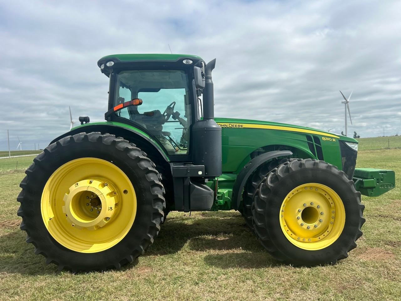 John Deere 8310R