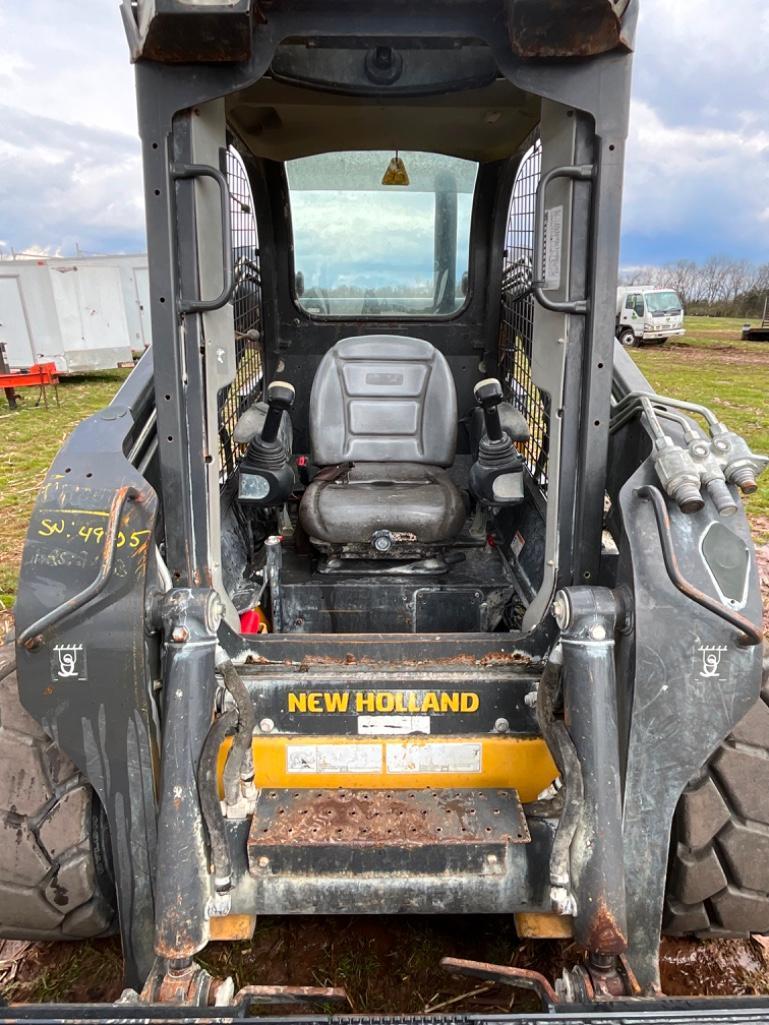 NEW HOLLAND L228 SKID LOADER