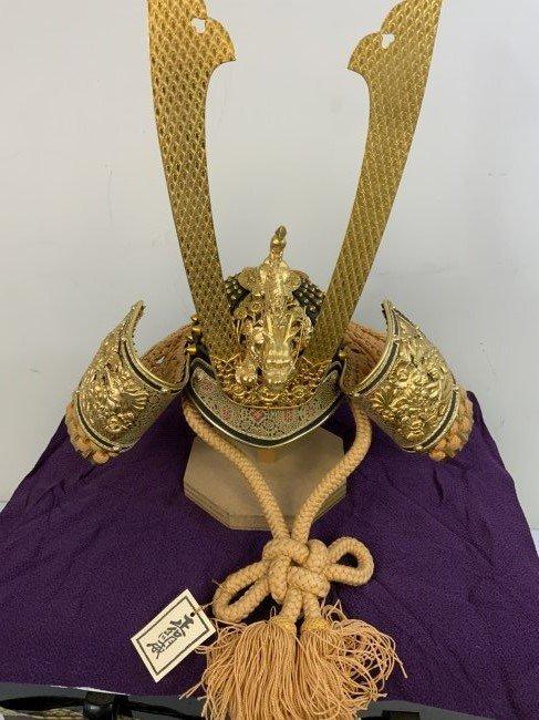 JAPAN VINTAGE JAPANESE SAMURAI DISPLAY DOLL KABUTO HELMET WITH TRUNK