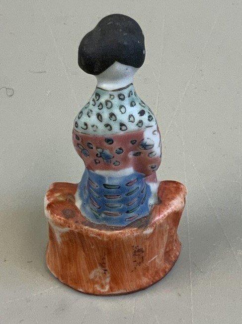 ANTIQUE CHINESE PORCELAIN FIGURINE