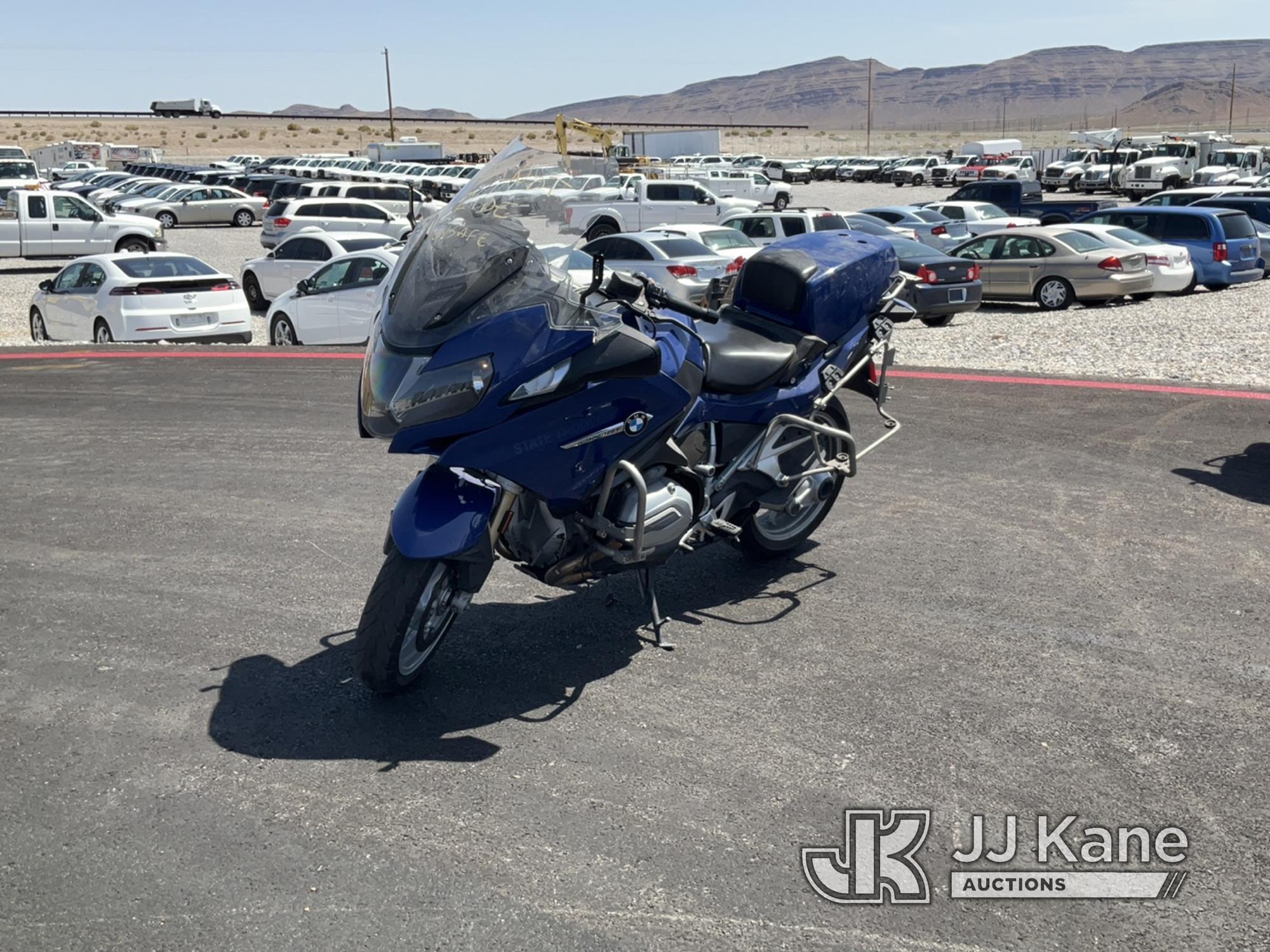 (Las Vegas, NV) 2018 BMW R1200RT Towed In, Bent Wheel, Smokes Runs & Moves