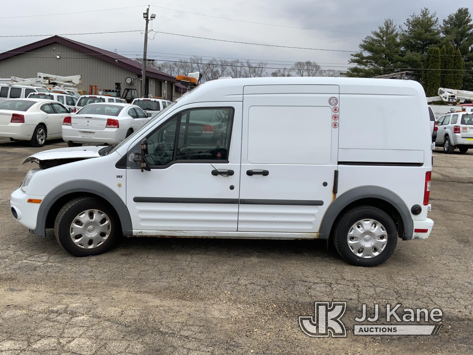 (South Beloit, IL) 2013 Ford Transit Connect Cargo Van Runs & Moves) (Jump to Start, Bad Alternator,