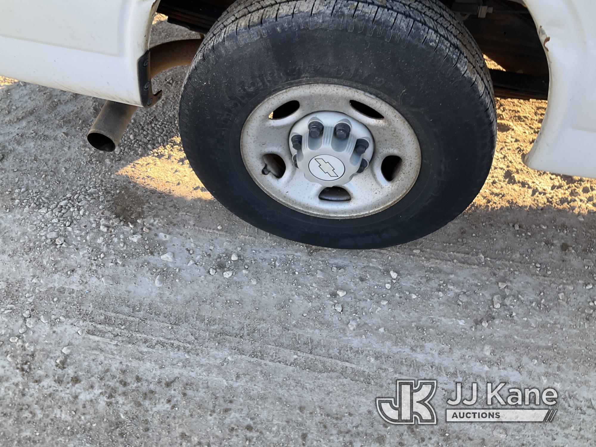 (Waxahachie, TX) 2007 Chevrolet Express G2500 Cargo Van Runs & Moves, Jump to Start,