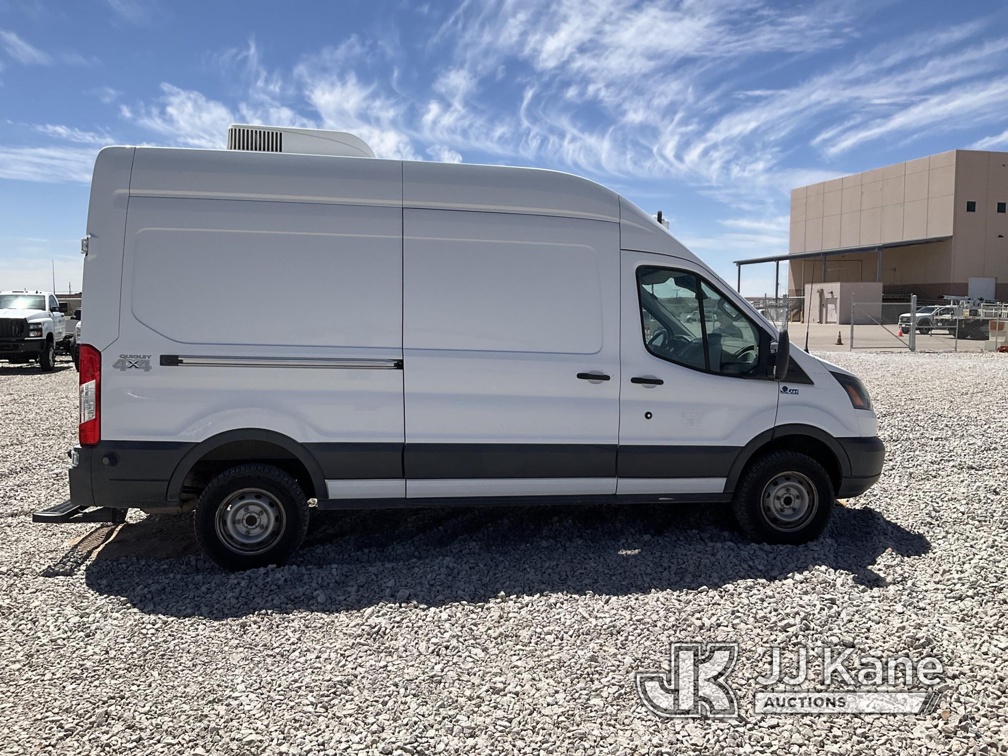 (El Paso, TX) 2015 Ford Transit-250 4x4 Cargo Van Runs & Moves)