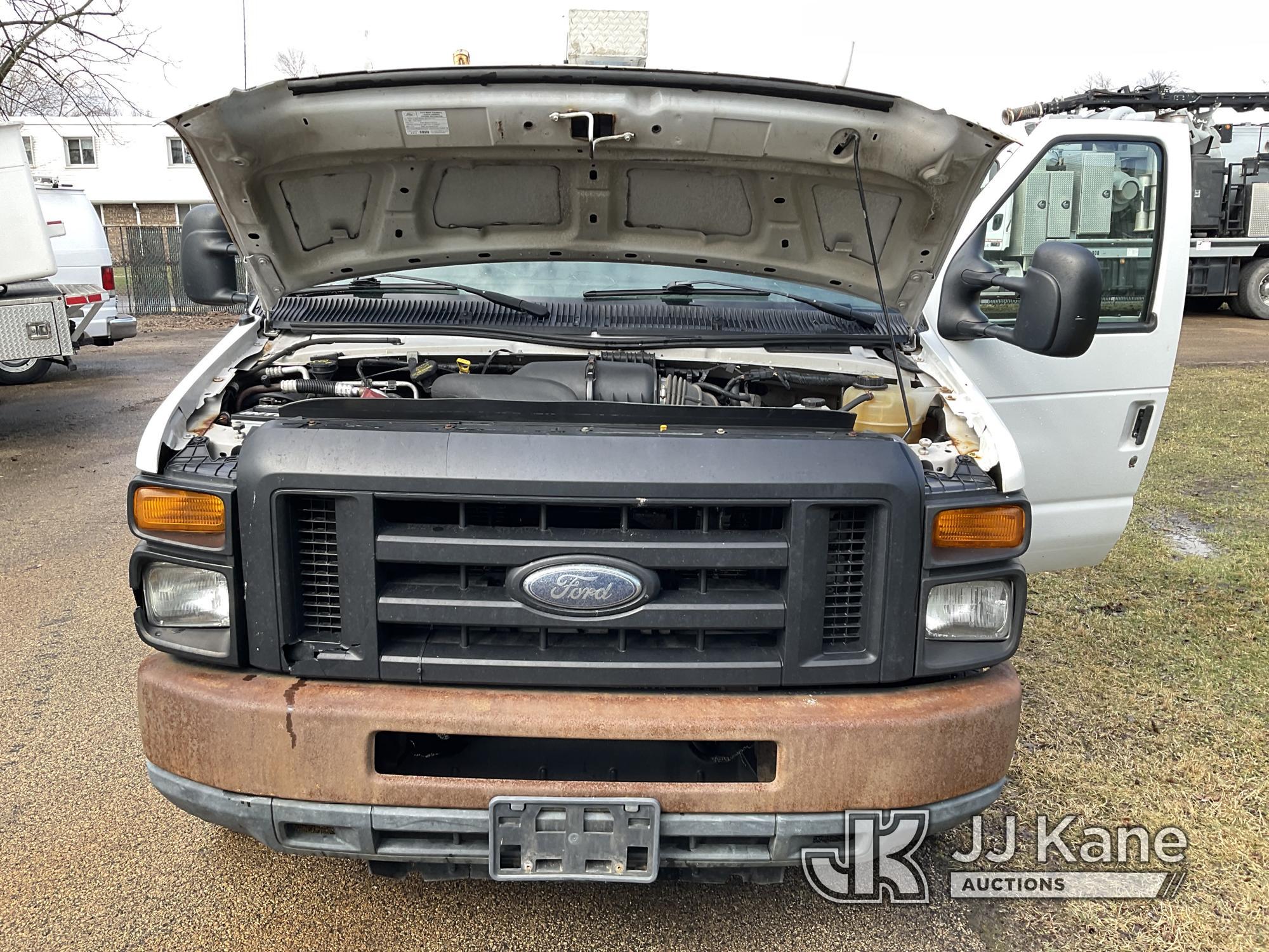 (Neenah, WI) 2013 Ford E150 Cargo Van Runs & Moves) (Rust and Body Damage-refer to photos, Cracked W