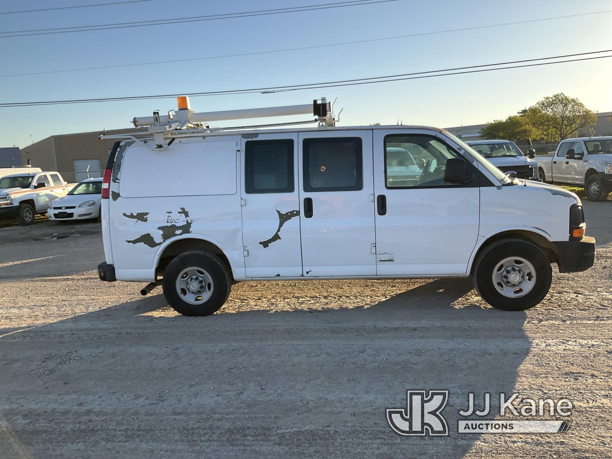 (Waxahachie, TX) 2007 Chevrolet Express G2500 Cargo Van Runs & Moves, Jump to Start,