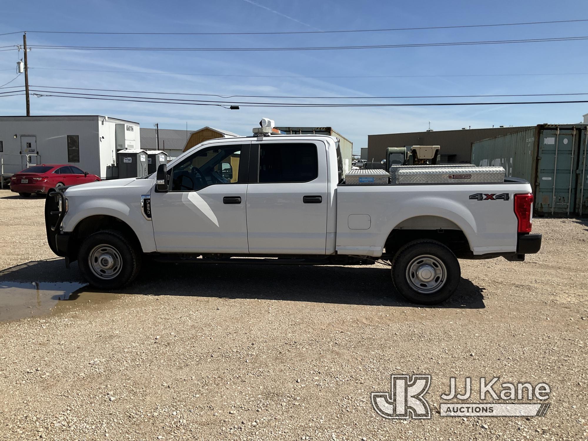 (Waxahachie, TX) 2017 Ford F250 4x4 Crew-Cab Pickup Truck Runs & Moves,