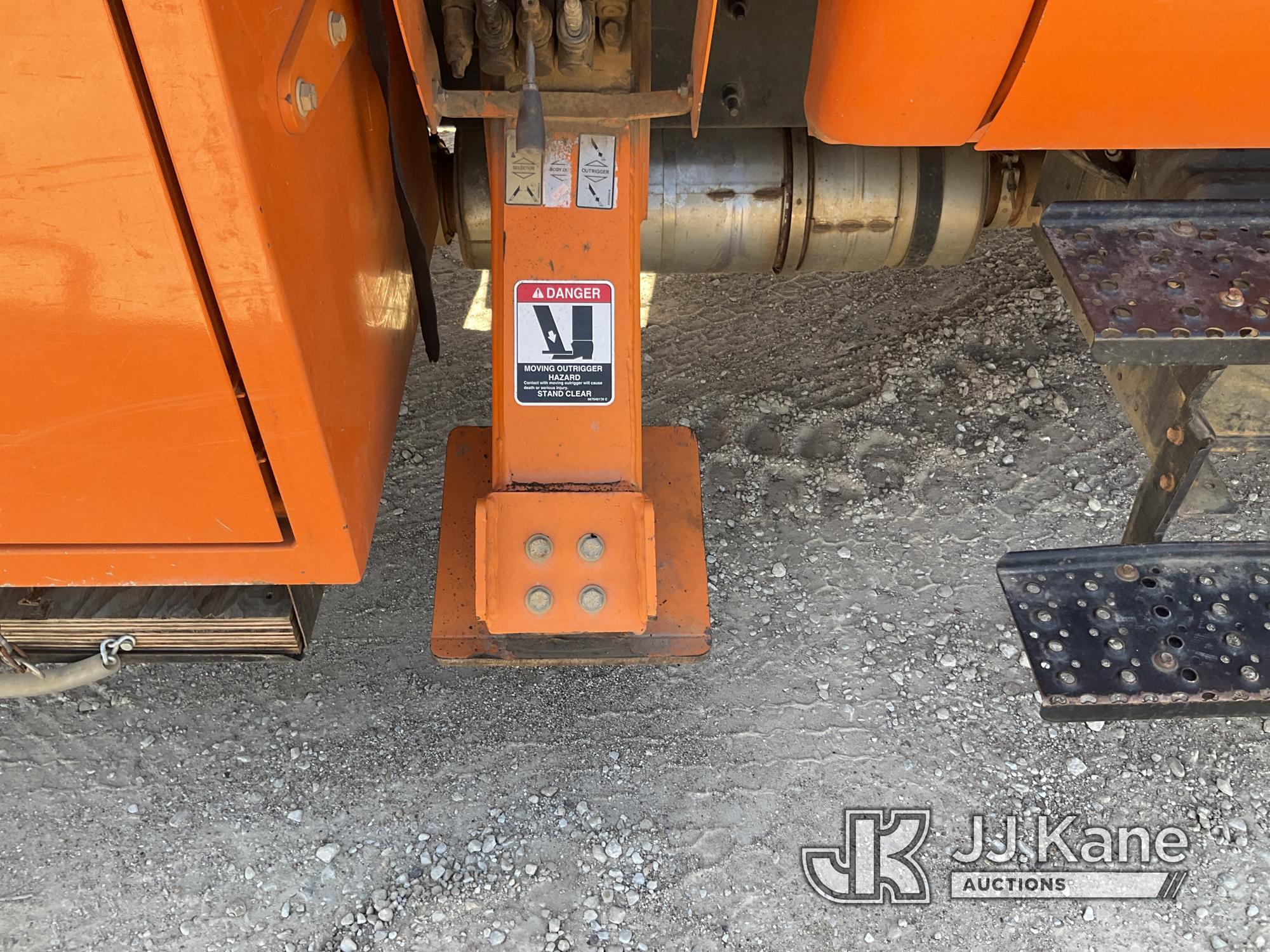 (Waxahachie, TX) Altec LR760E70, Over-Center Elevator Bucket mounted behind cab on 2013 Ford F750 Ch