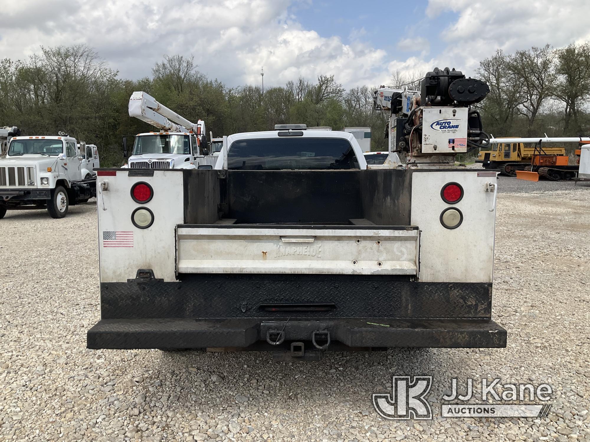 (Tipton, MO) 2013 Ford F350 4x4 Extended-Cab Service Truck Jump to Start, Runs, Moves. Dealer Only,