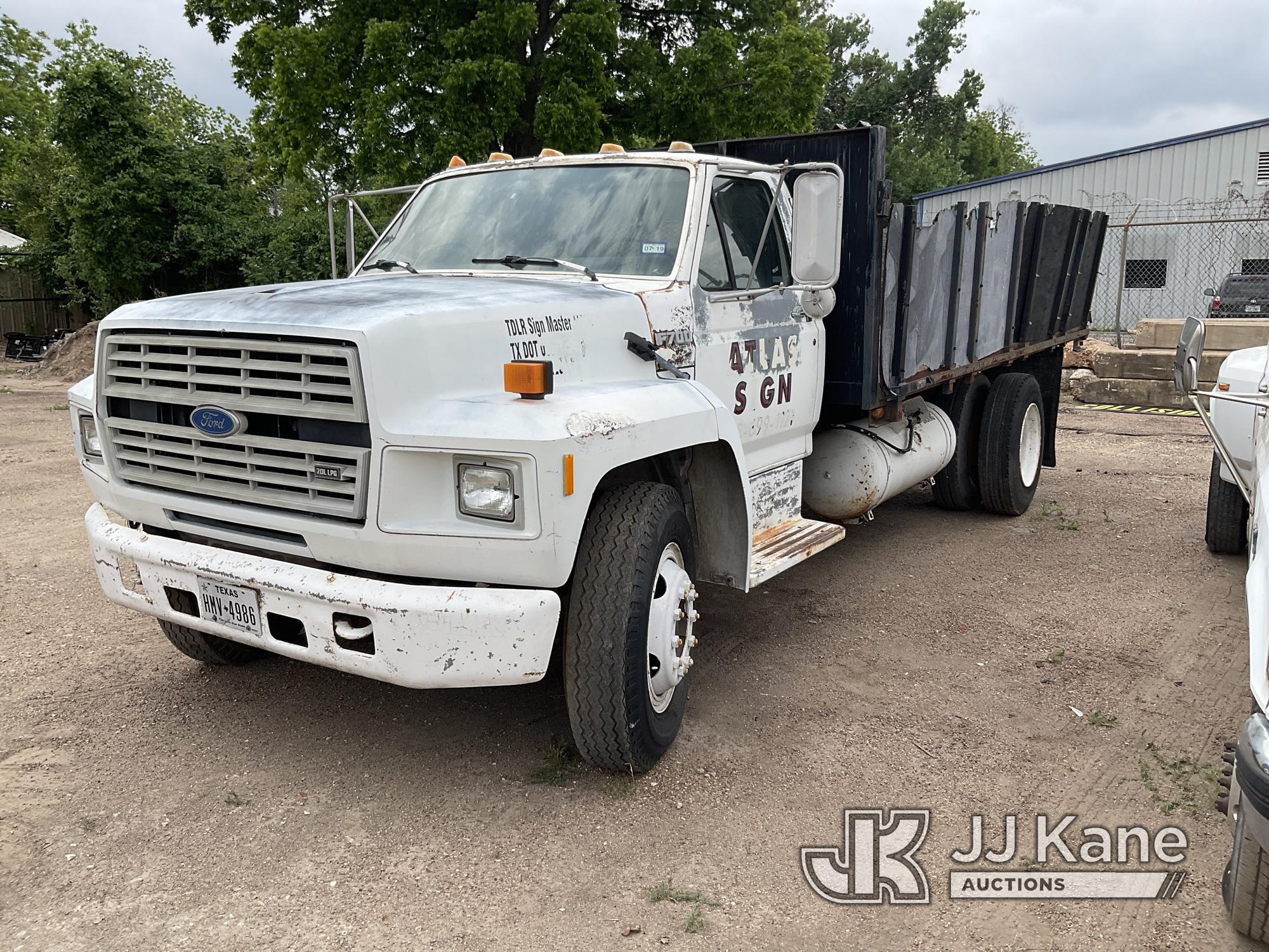 (Houston, TX) 1994 Ford F700 Flatbed/Dump Truck, Vehicle Runs On Propane Starts With A Jump, Runs An