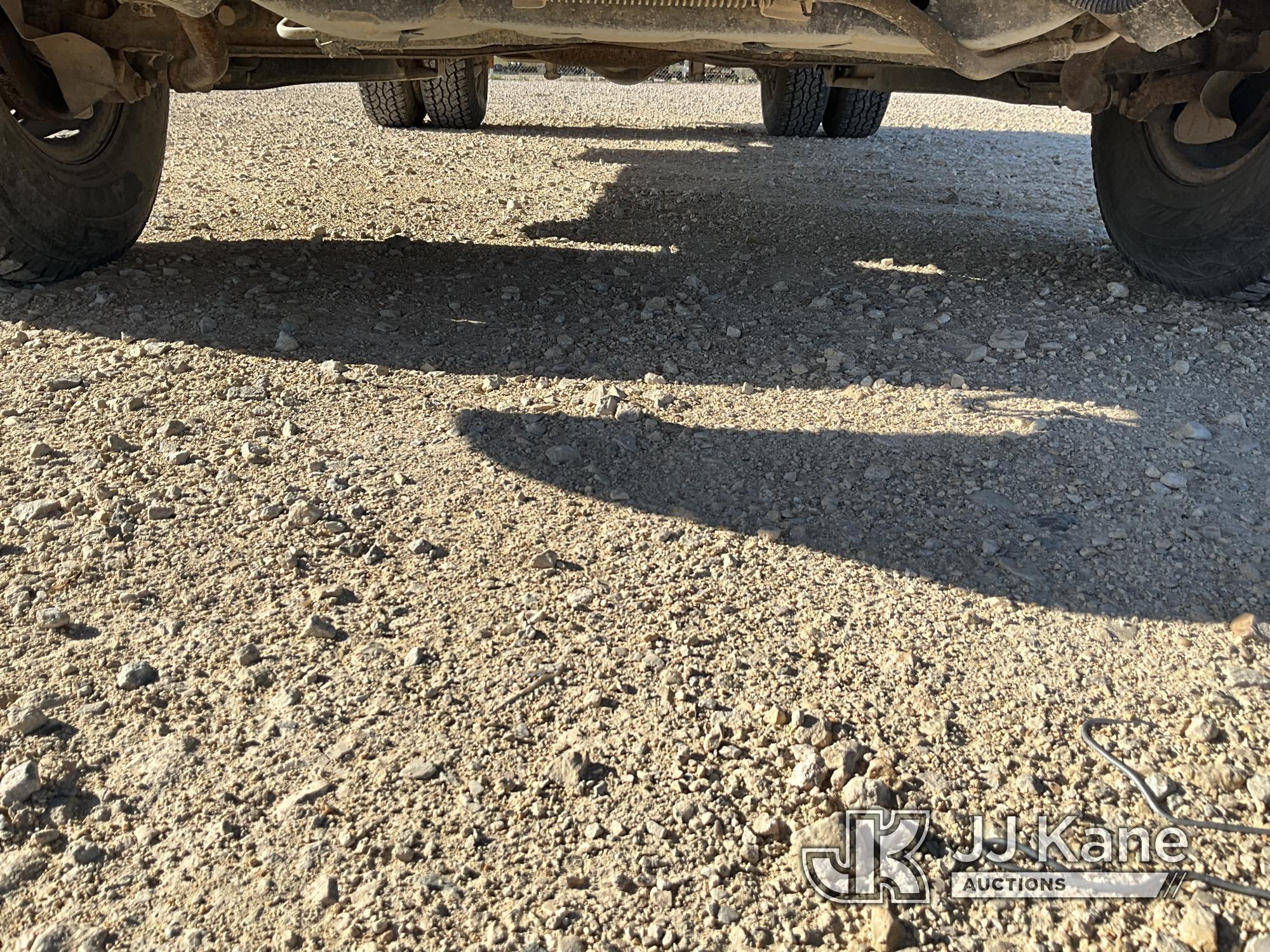 (San Angelo, TX) 2000 Ford F350 Flatbed Truck Runs and Moves, Paint/Rust/Body Damage