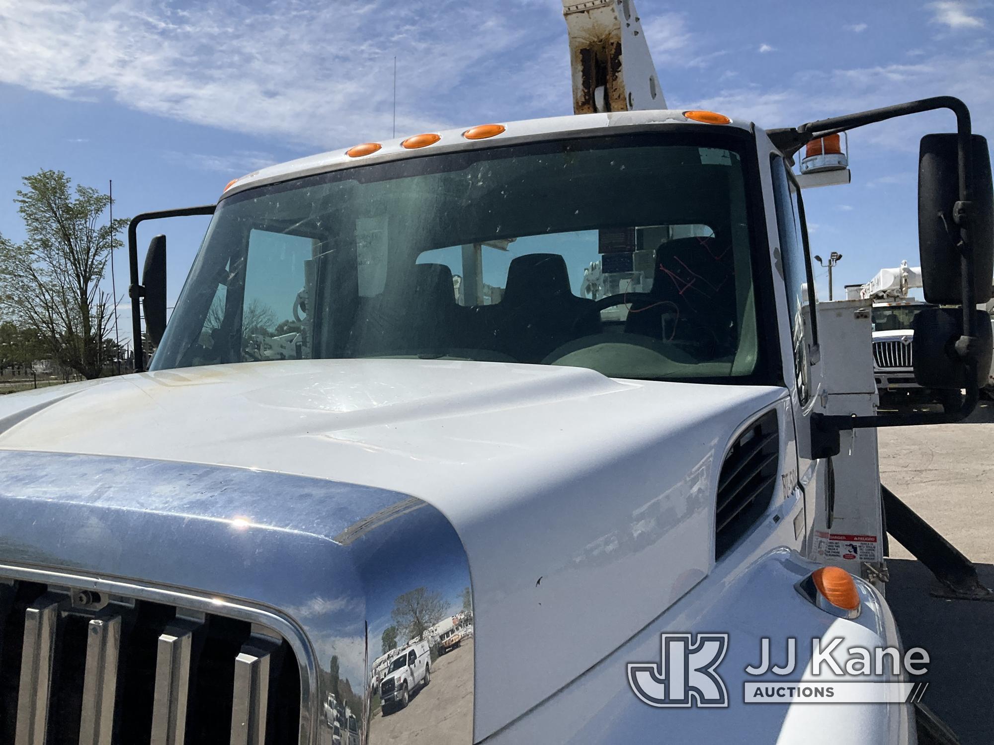 (Kansas City, MO) Altec AM55E-MH, Over-Center Material Handling Bucket rear mounted on 2014 Internat