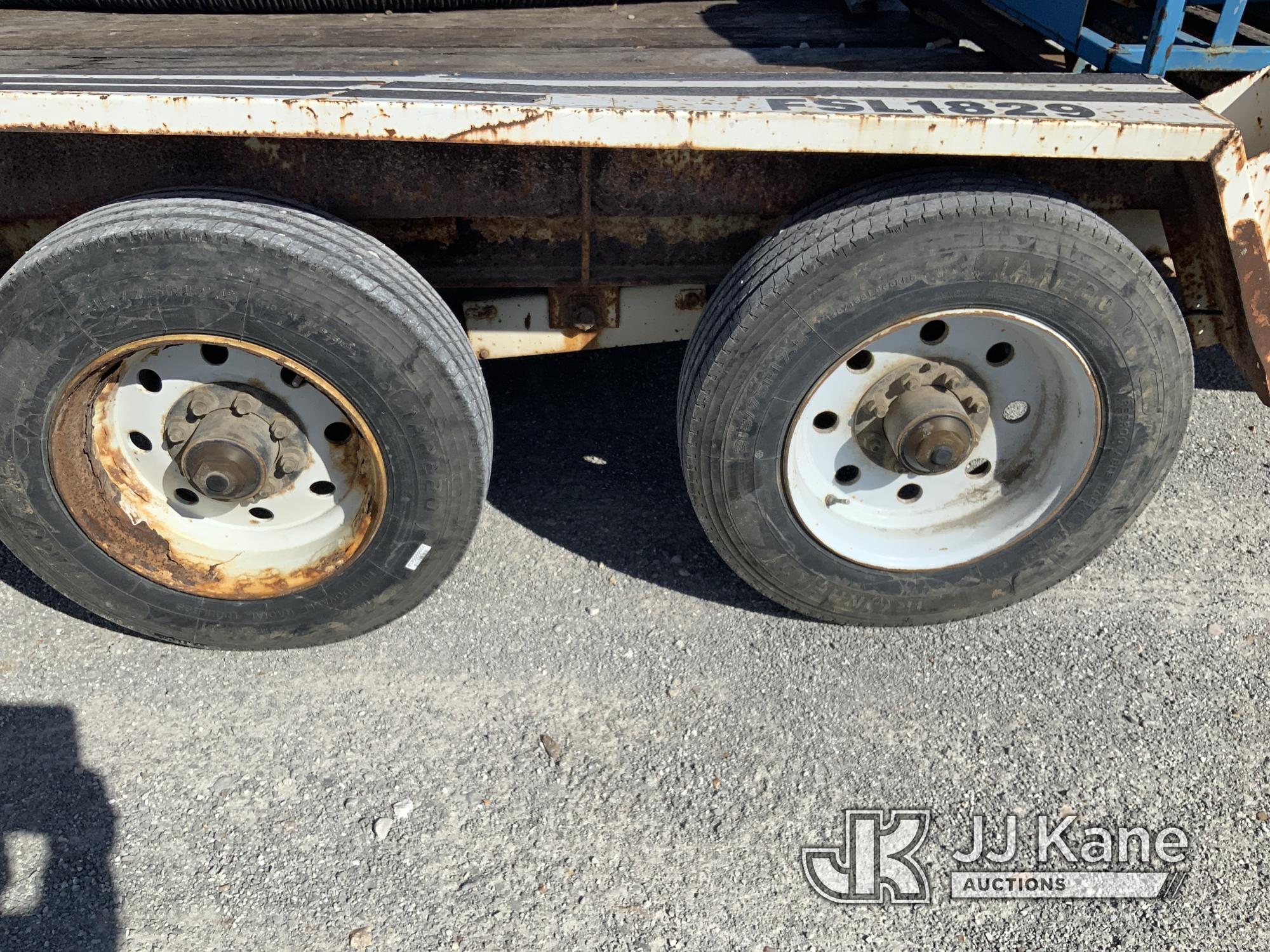 (Hawk Point, MO) 2008 Redi Haul T/A Tagalong Trailer Engine Runs, Missing Deck Boards.