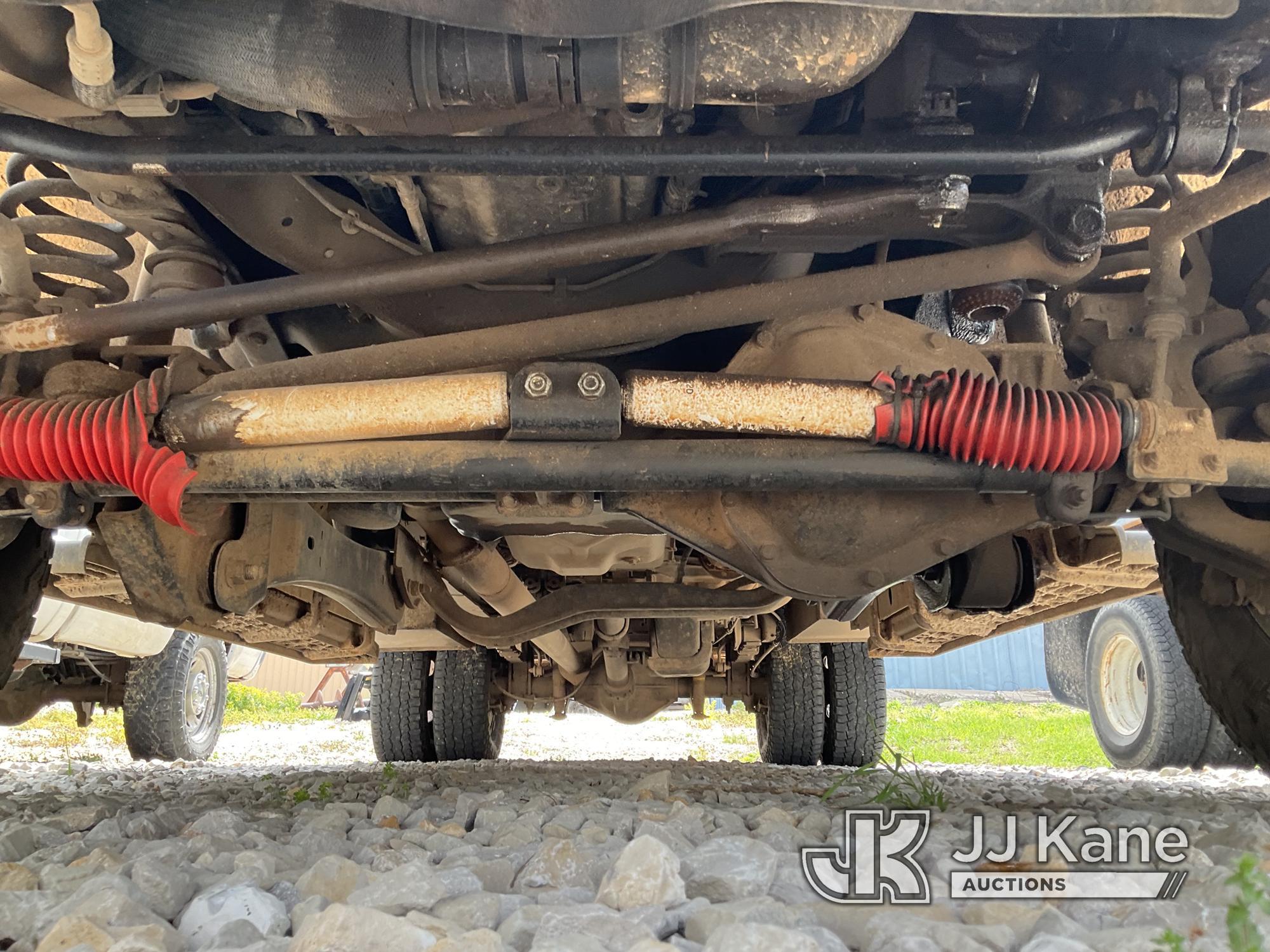 (Tipton, MO) 2013 Ford F350 4x4 Extended-Cab Service Truck Jump to Start, Runs, Moves. Dealer Only,