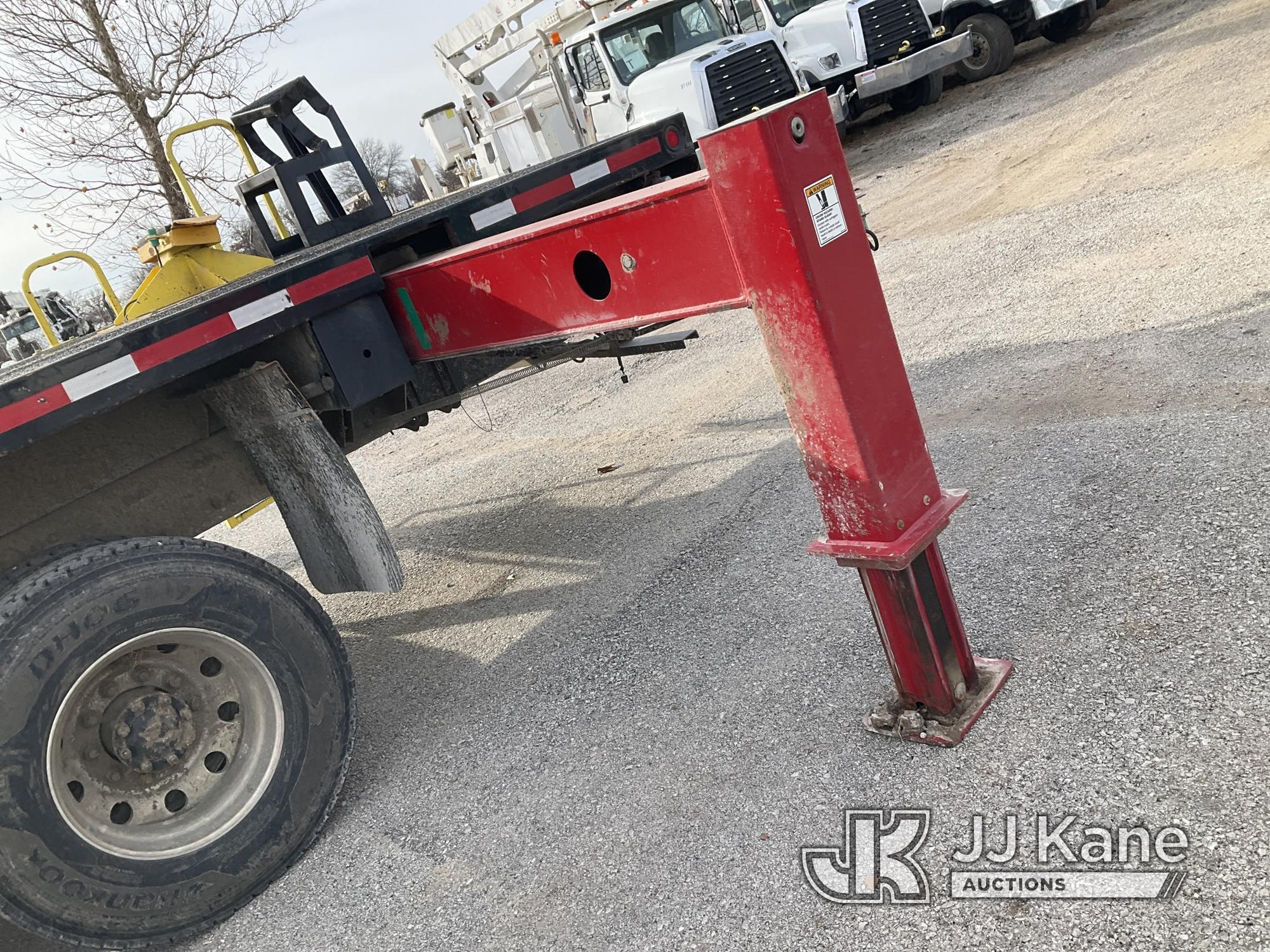 (Kansas City, MO) Elliott H110F, Telescopic Non-Insulated Sign Crane/Platform Lift mounted behind ca