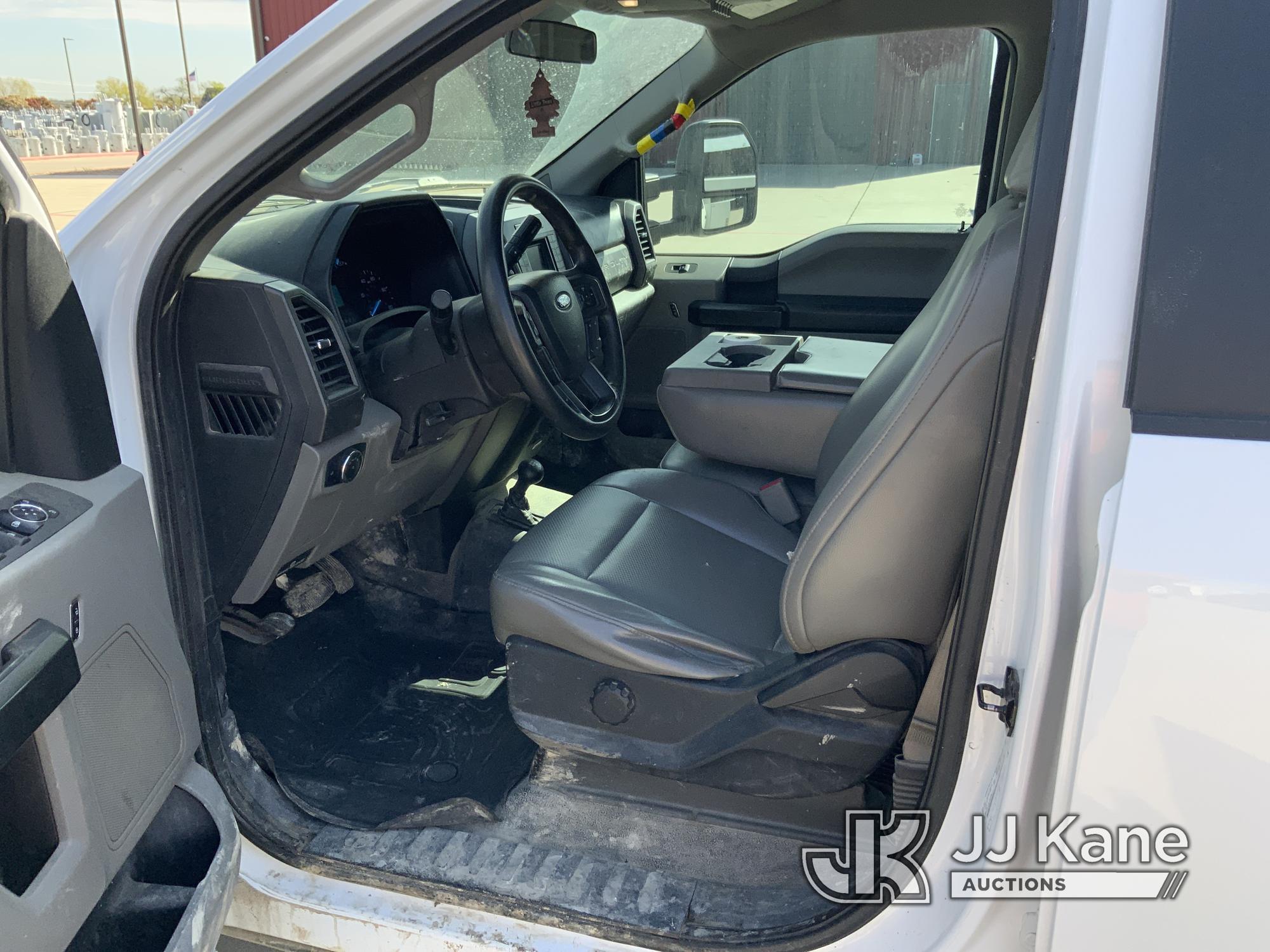 (Van Alstyne, TX) 2017 Ford F350 4x4 Crew-Cab Service Truck, Cooperative Owned Runs. Moves.
