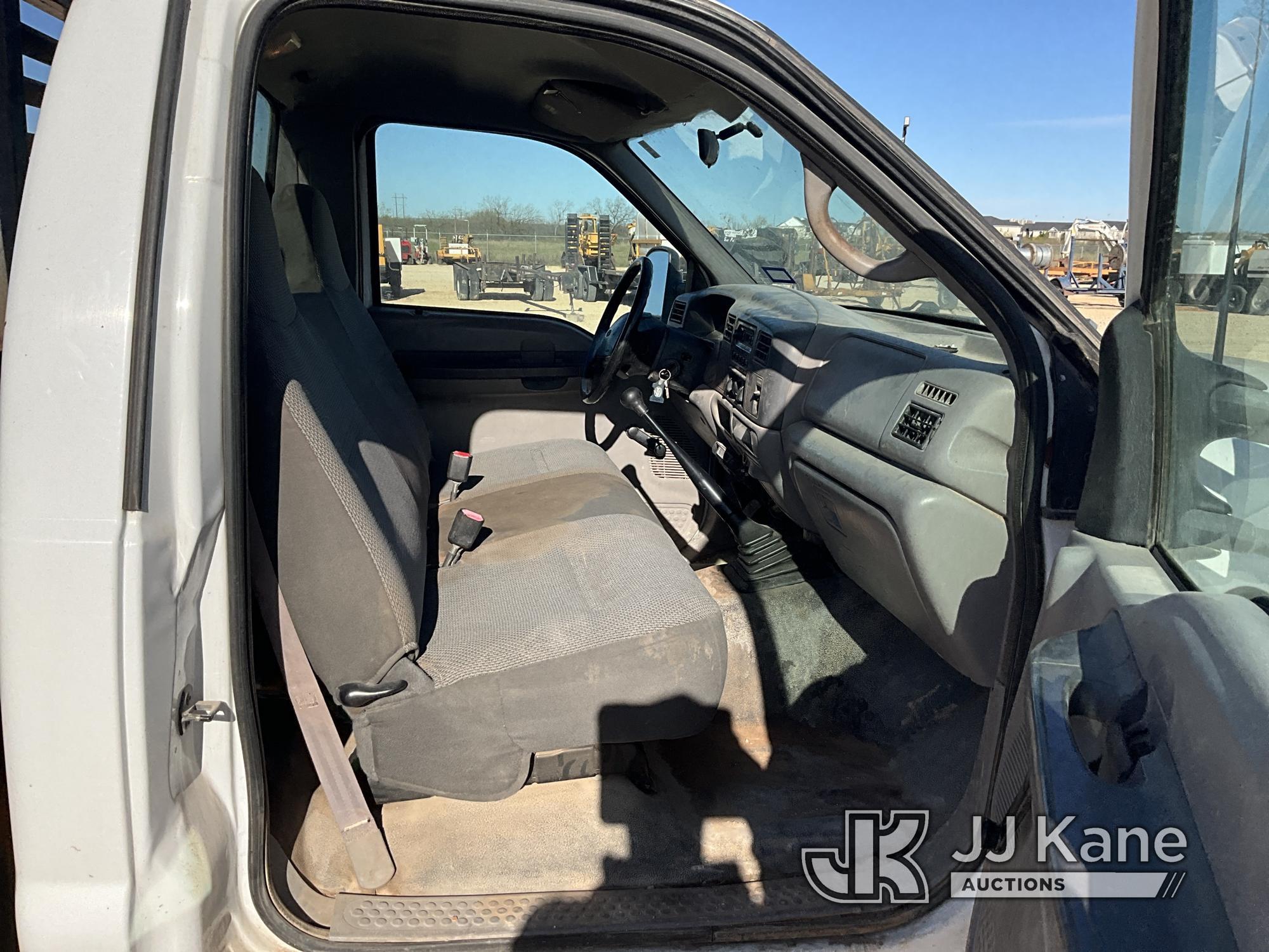 (San Angelo, TX) 2000 Ford F350 Flatbed Truck Runs and Moves, Paint/Rust/Body Damage