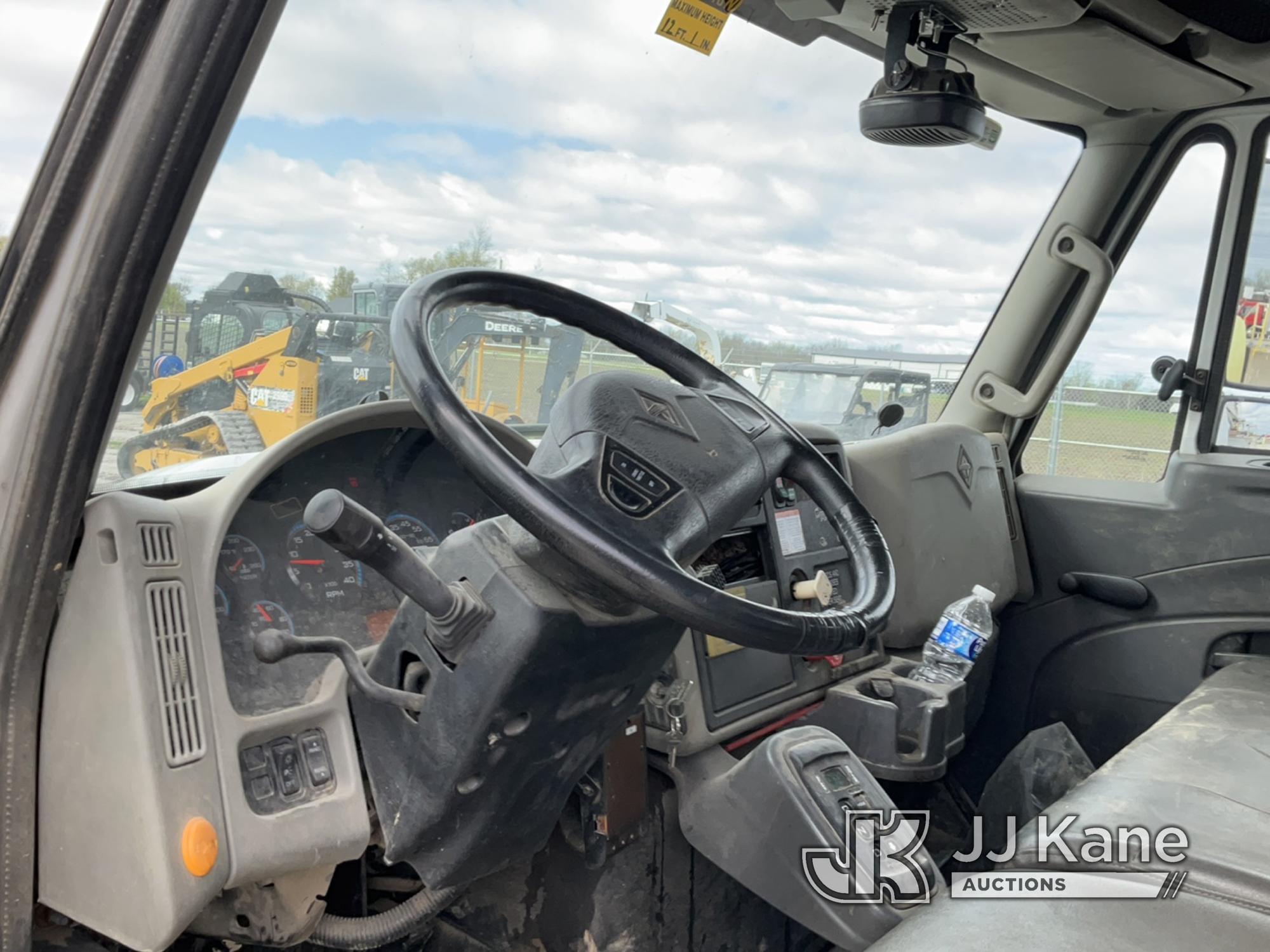 (Hawk Point, MO) Altec AA755-P, Bucket Truck rear mounted on 2013 International Durastar 4300 Utilit