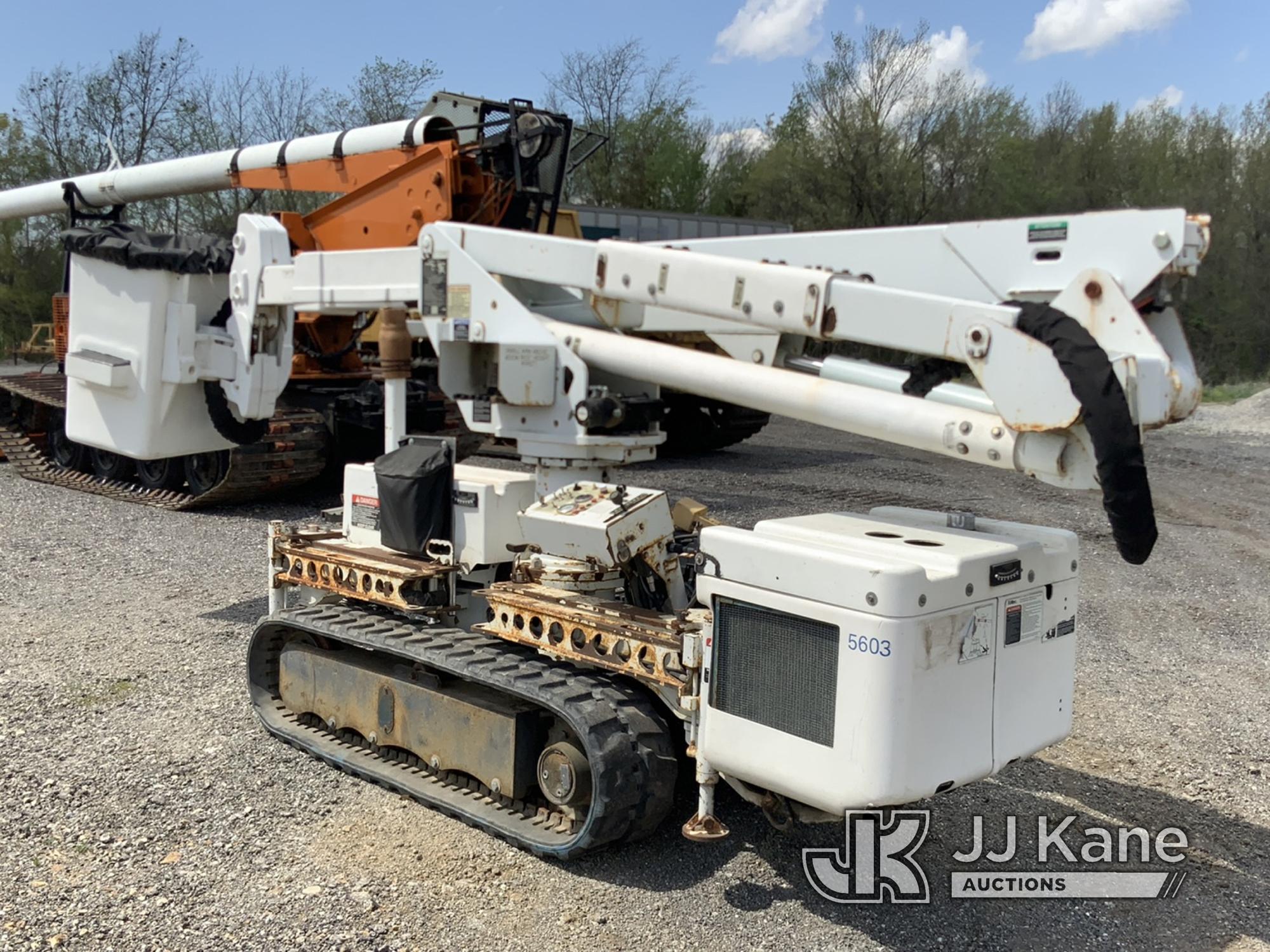 (Tipton, MO) Altec AT37G, Articulating & Telescopic Bucket mounted on 2005 Hinowa Crawler Back Yard