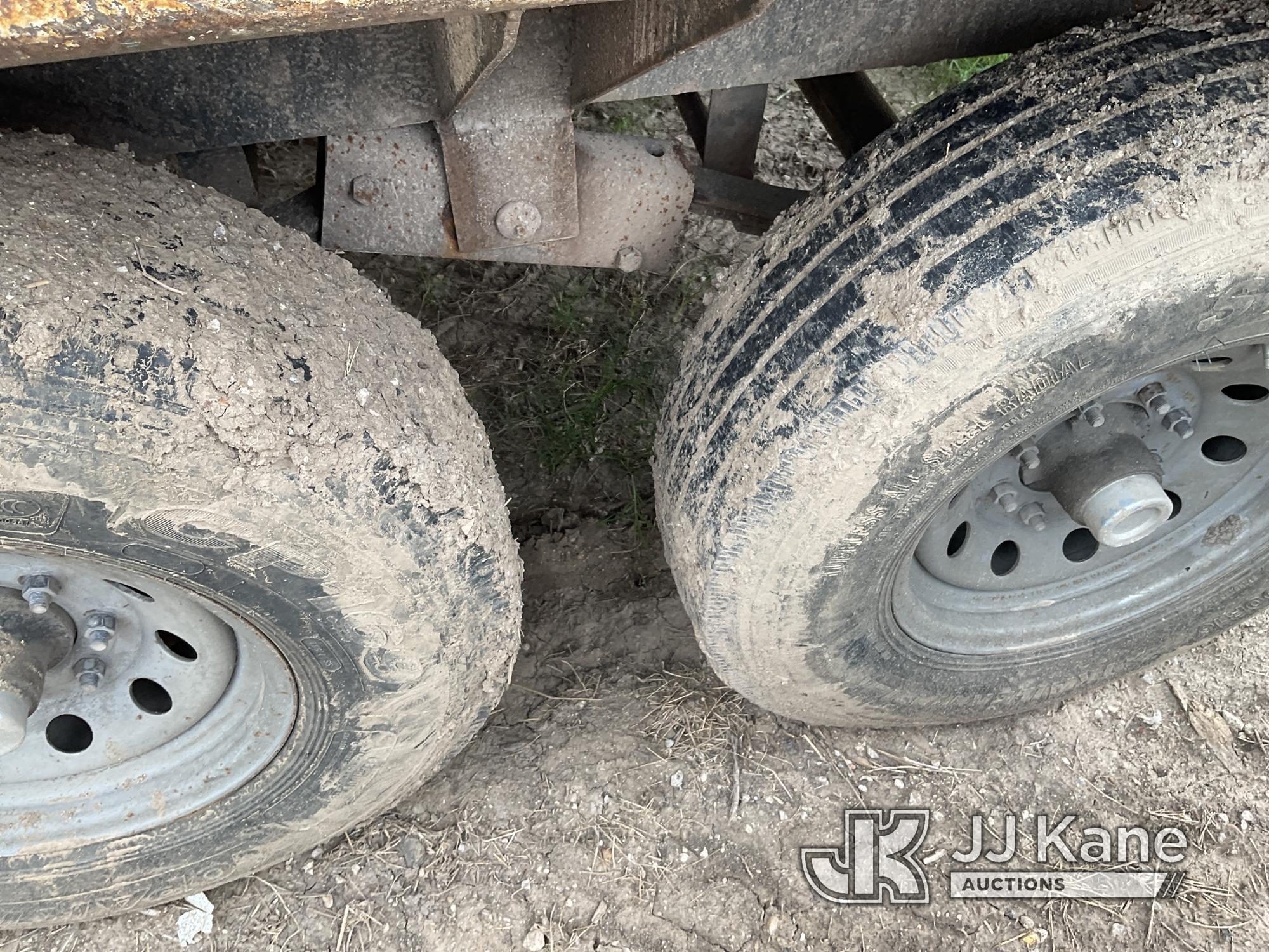 (Cypress, TX) 1983 LOAD T/A Pole/Material Trailer Stands & Rolls) (Serial Plate Missing