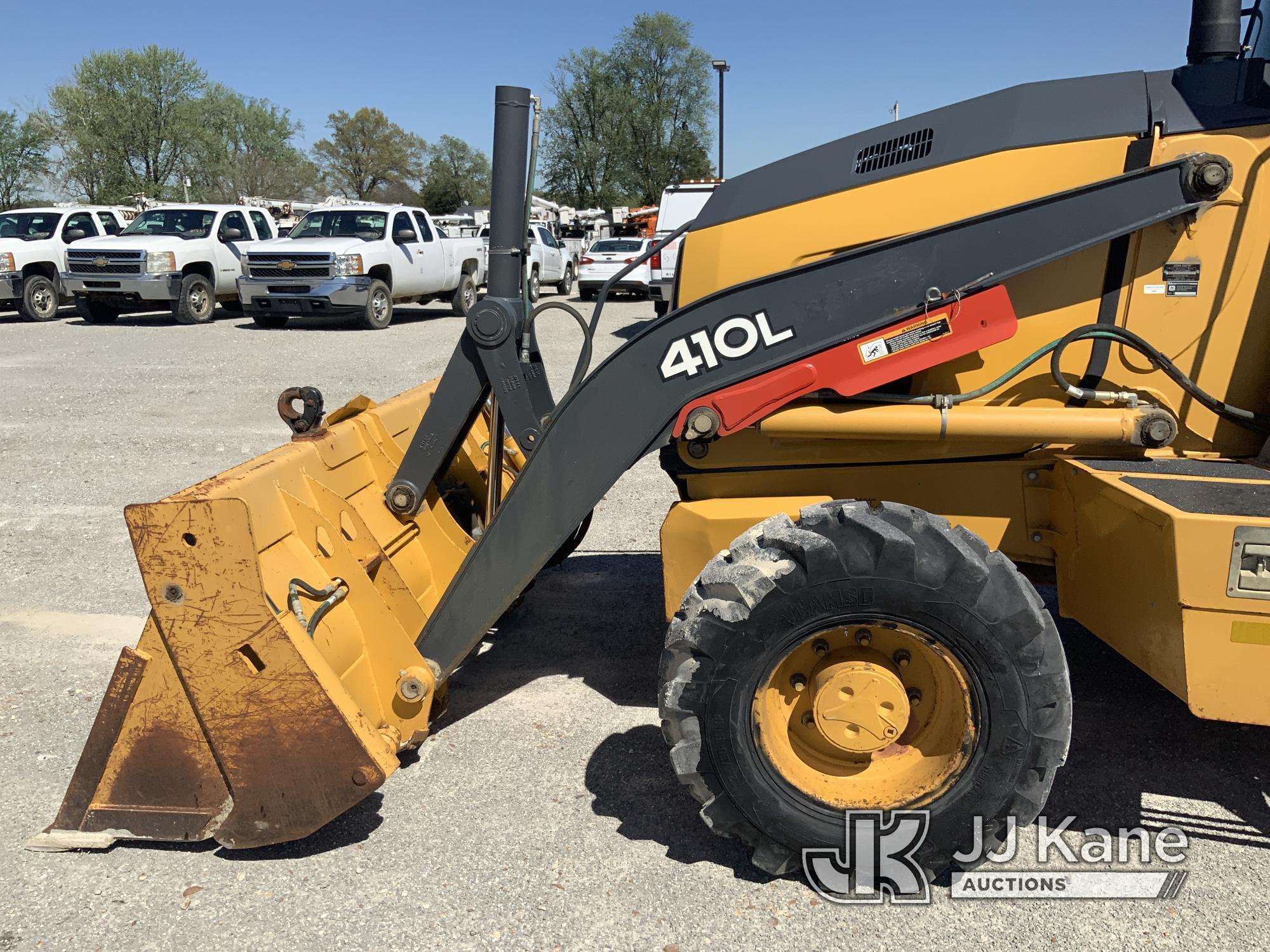 (Hawk Point, MO) John Deere 420L 4x4 Tractor Loader Backhoe Runs & Operates) (Fuel Gauge Fault.