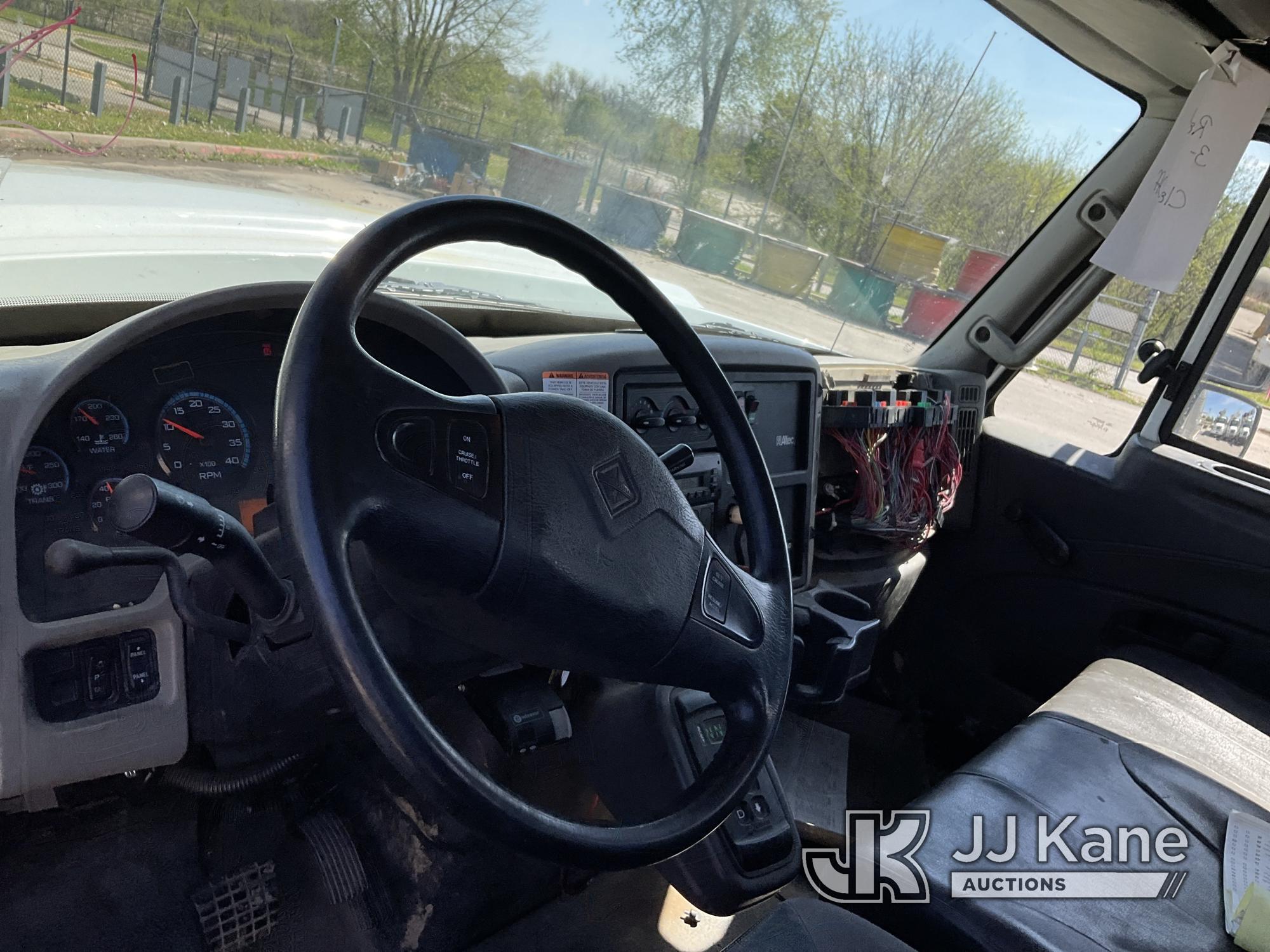 (Kansas City, MO) Altec AM55E-MH, Over-Center Material Handling Bucket rear mounted on 2014 Internat