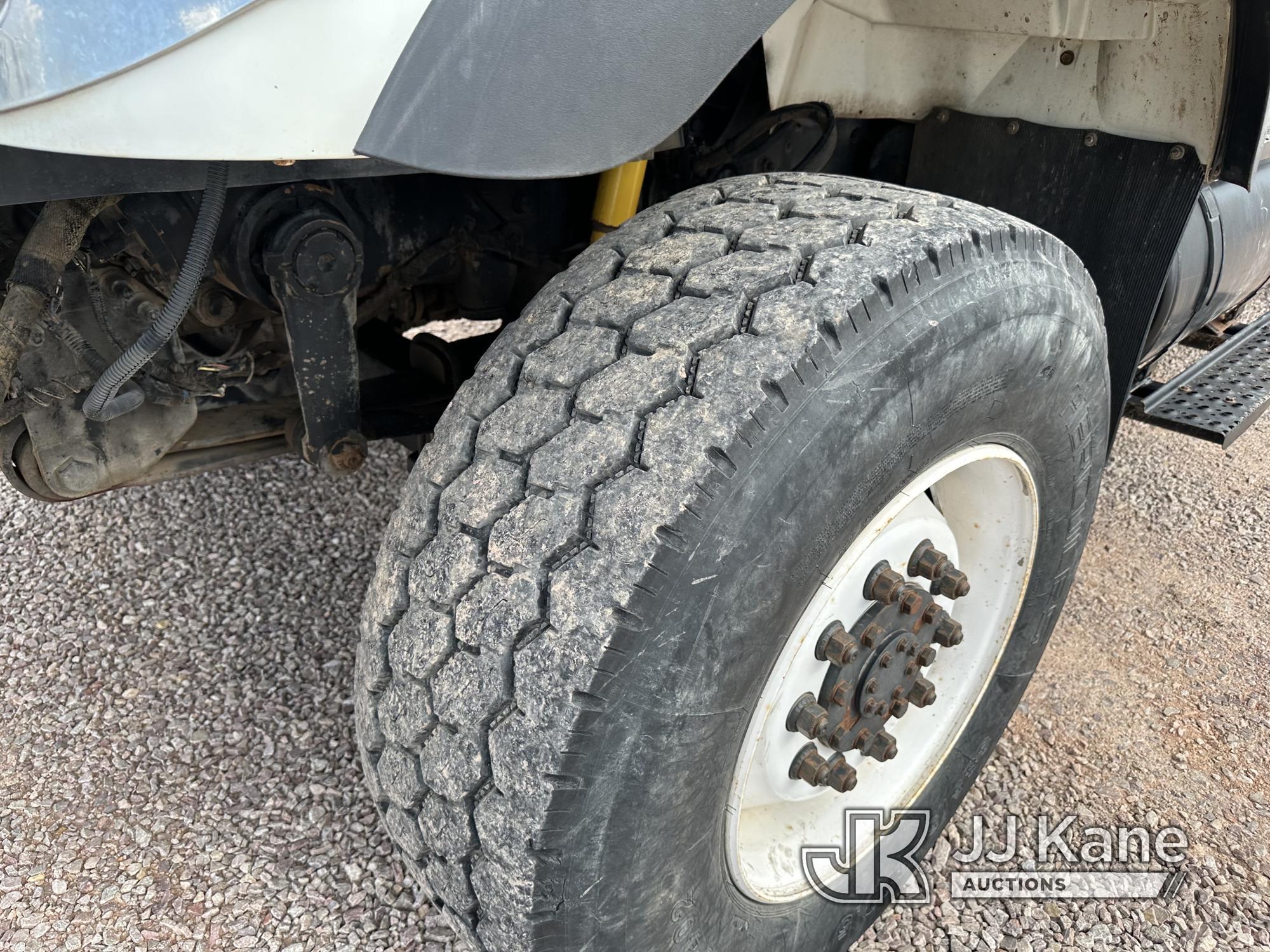 (Custer, SD) Terex Telelect Commander 6000, Digger Derrick rear mounted on 2004 International 7400 6