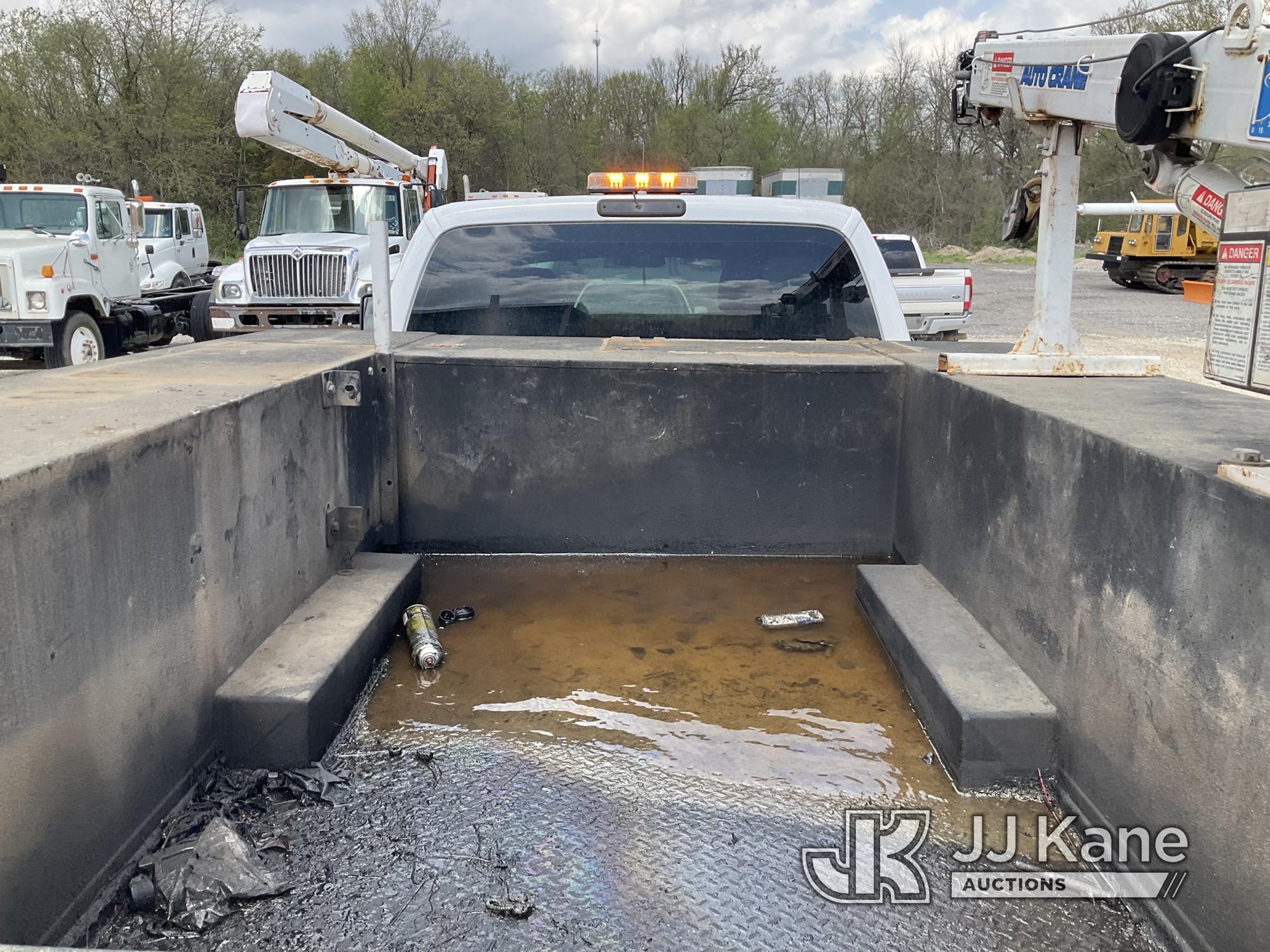 (Tipton, MO) 2013 Ford F350 4x4 Extended-Cab Service Truck Jump to Start, Runs, Moves. Dealer Only,