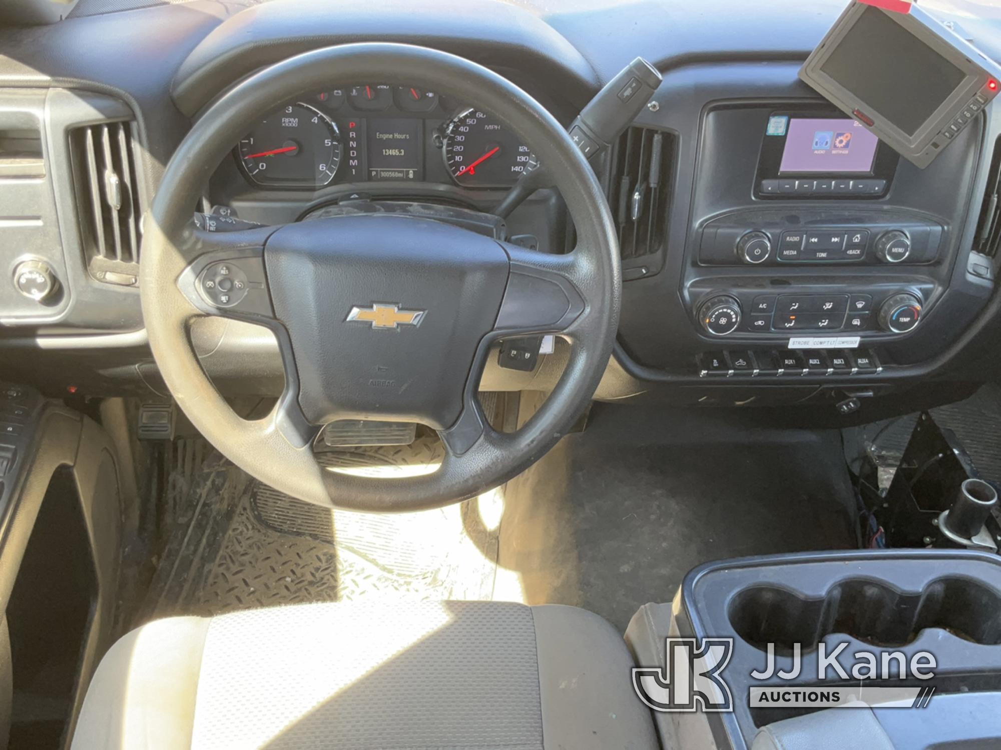 (South Beloit, IL) 2015 Chevrolet Silverado 2500HD Extended-Cab Pickup Truck Runs & Moves) (Rust Dam