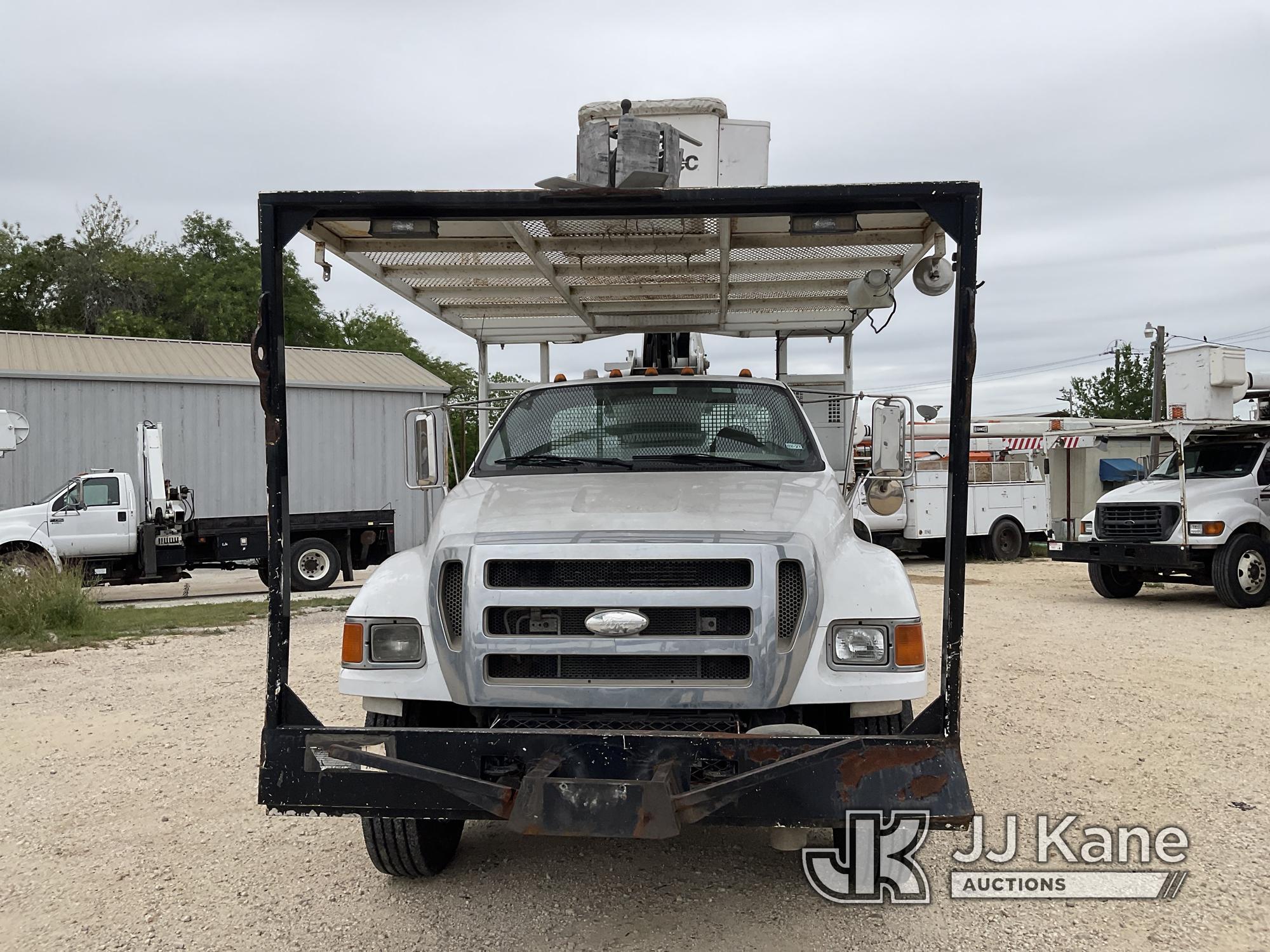 (San Antonio, TX) Altec AA755L-MH, Bucket mounted behind cab on 2007 Ford F750 Utility Truck Runs &