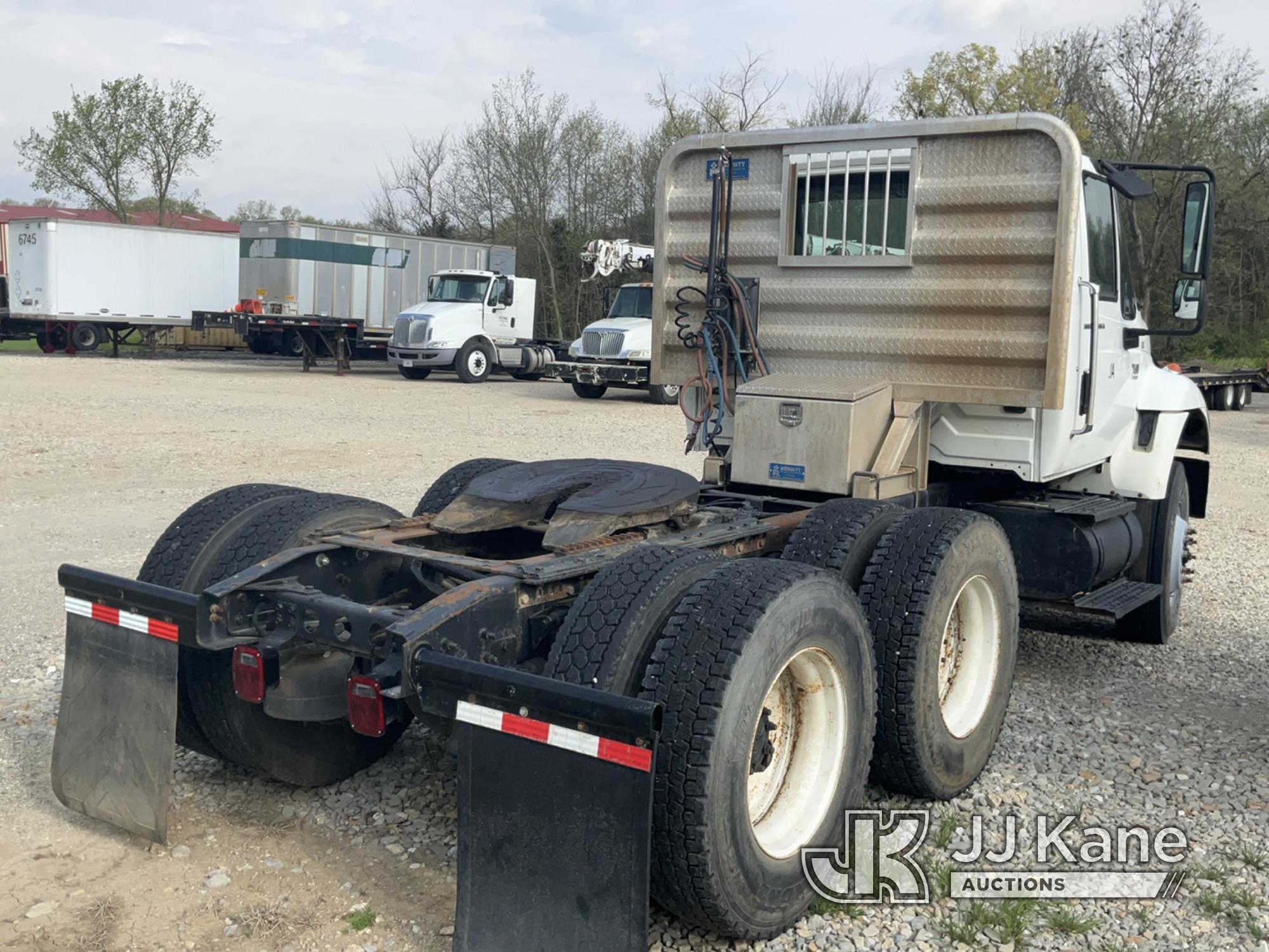 (Tipton, MO) 2003 International 7400 T/A Truck Tractor Runs and Moves.