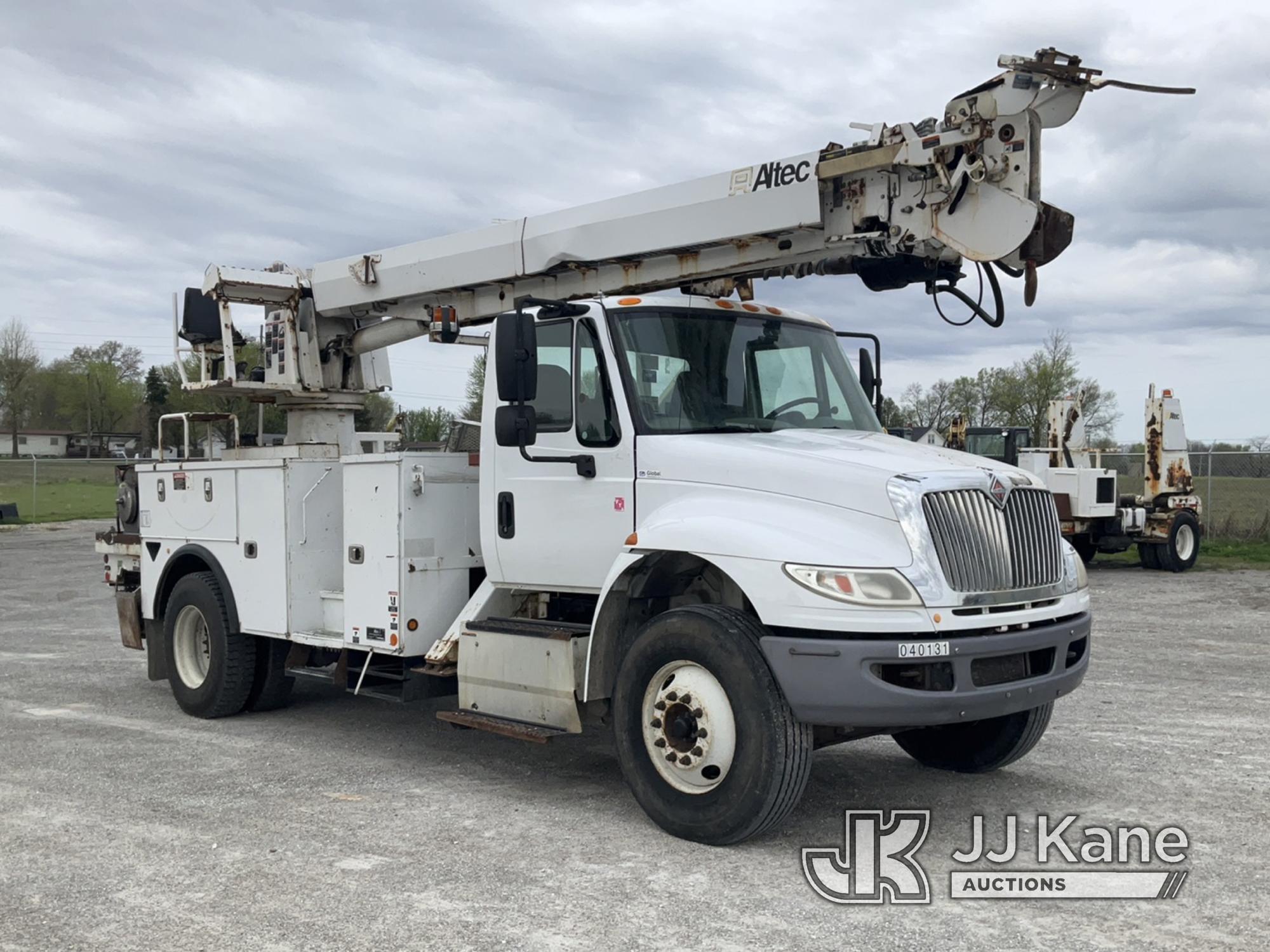 (Hawk Point, MO) Altec DM47B-TR, Digger Derrick rear mounted on 2016 International 4300 Utility Truc