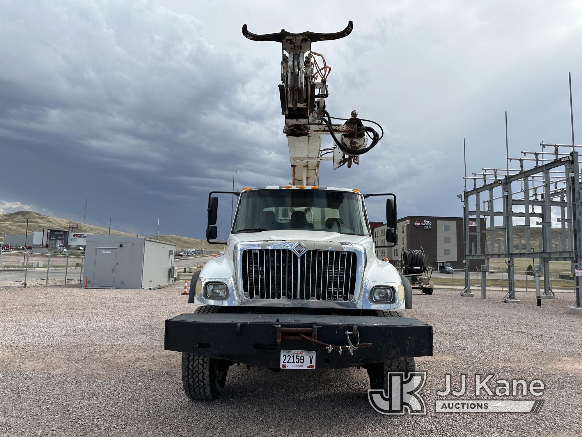 (Custer, SD) Terex Telelect Commander 6000, Digger Derrick rear mounted on 2004 International 7400 6