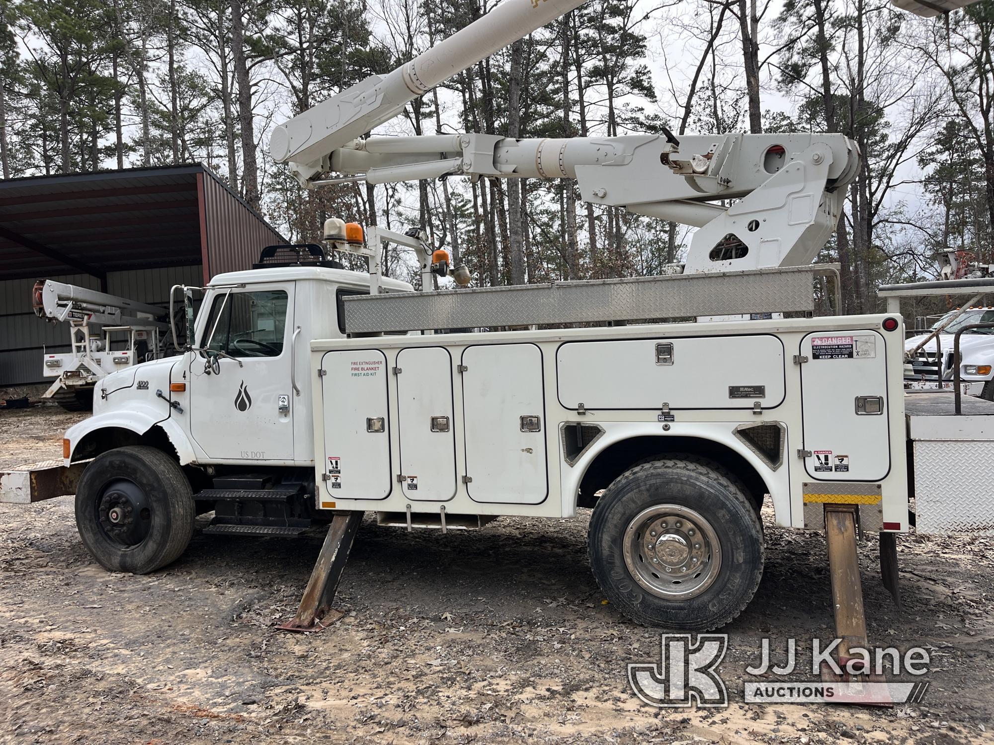 (Boyce, LA) Altec AM547, Over-Center Material Handling Bucket Truck rear mounted on 1999 Internation