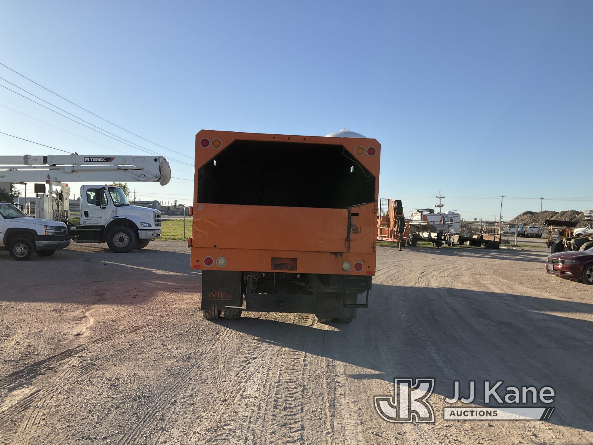 (Waxahachie, TX) 2013 Ford F650 Chipper Dump Truck Runs & Moves) (ABS Light On) (Seller States: Need