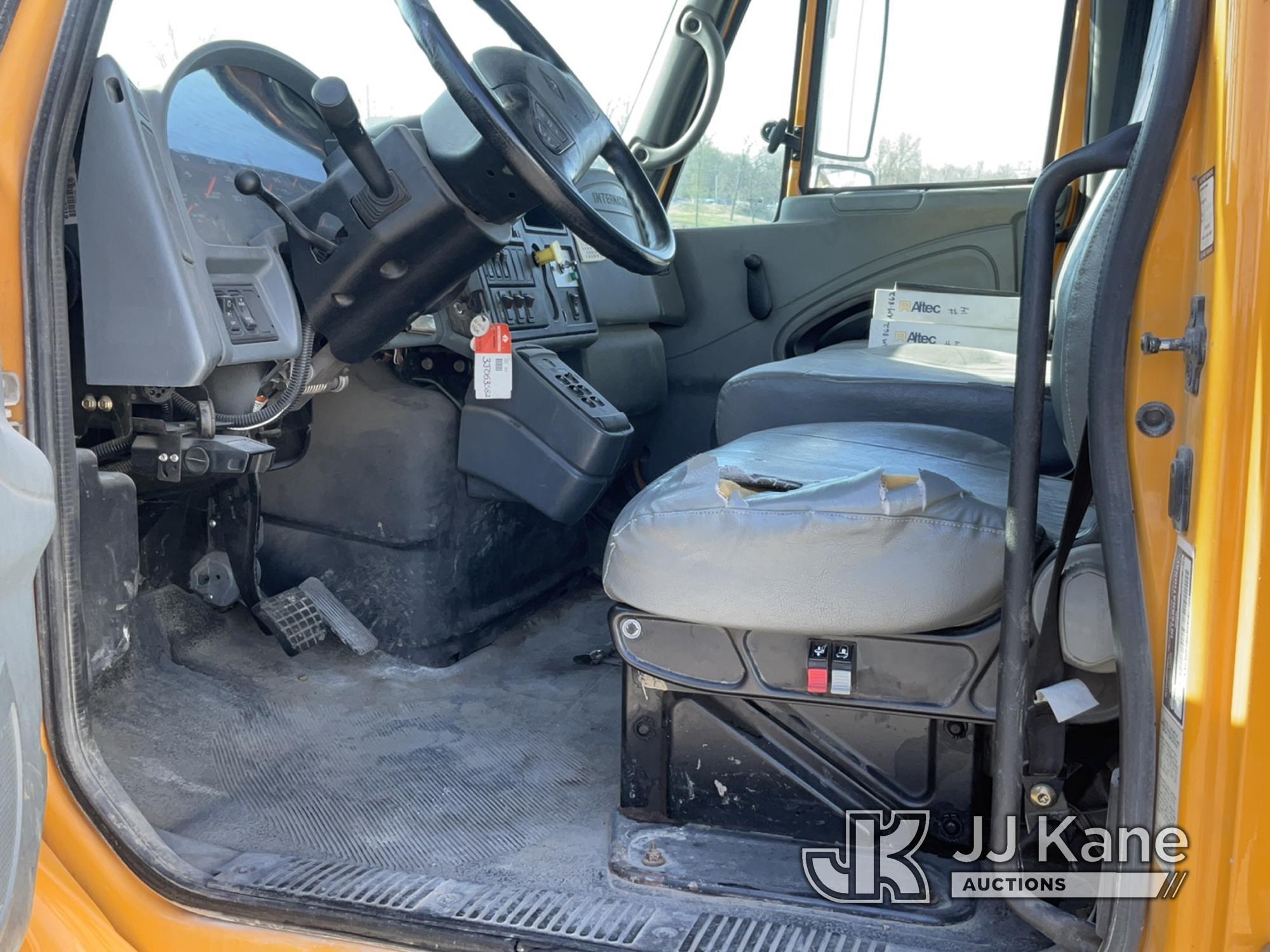 (Saint Joseph, MO) Altec AM862, Over-Center Material Handling Bucket Truck rear mounted on 2003 Inte