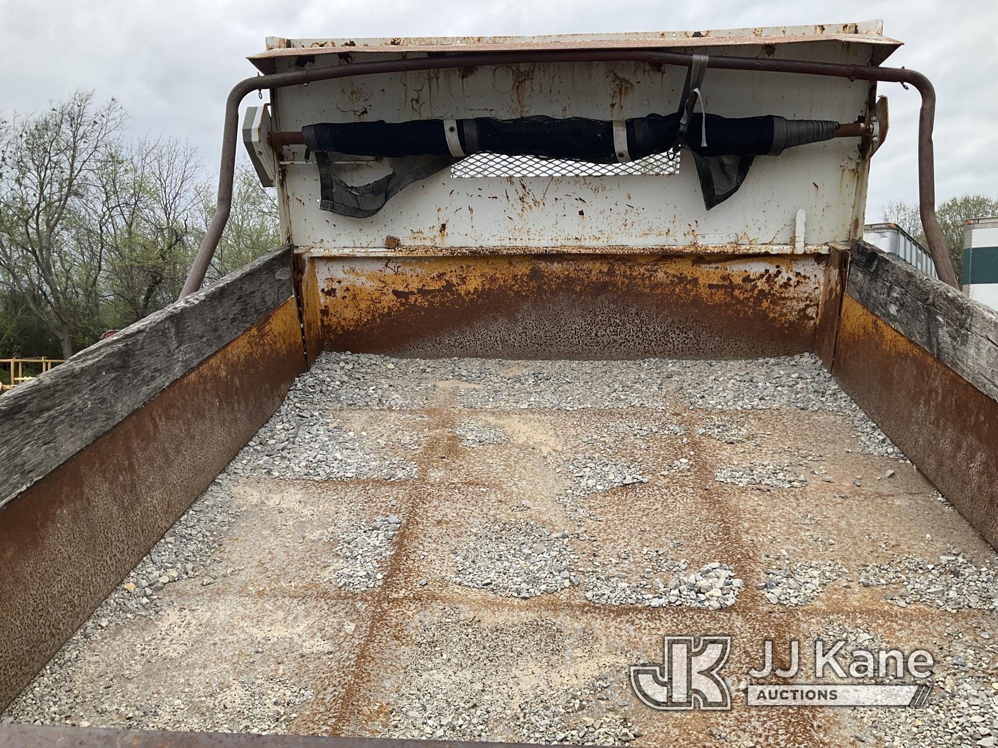 (Tipton, MO) 1991 International 4900 Dump Truck Runs, Moves & Operates) (Rust/Paint Damage.)