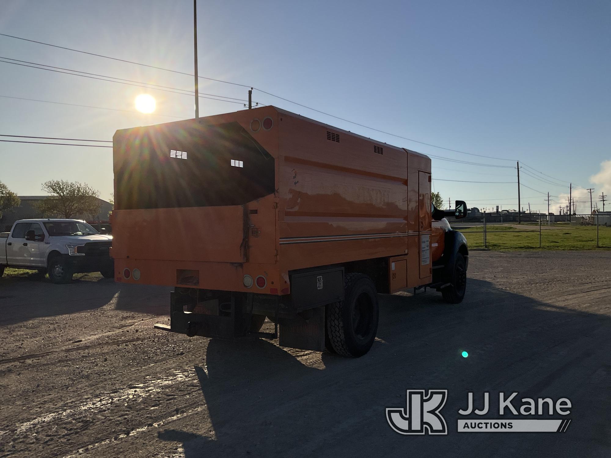 (Waxahachie, TX) 2013 Ford F650 Chipper Dump Truck Runs & Moves) (ABS Light On) (Seller States: Need